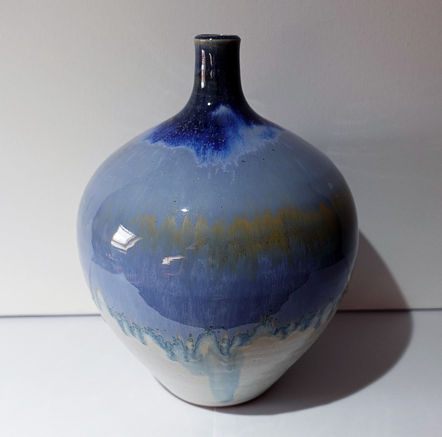 Here's one of the pots that will be up at @wicklowcraftfoundation event in Enniskerry next month, I have a couple of other pics ill pop up in the next few days but pop up if you have the time, 17th and 18th of August, Schoolhouse for art :)

.
.
.
.
