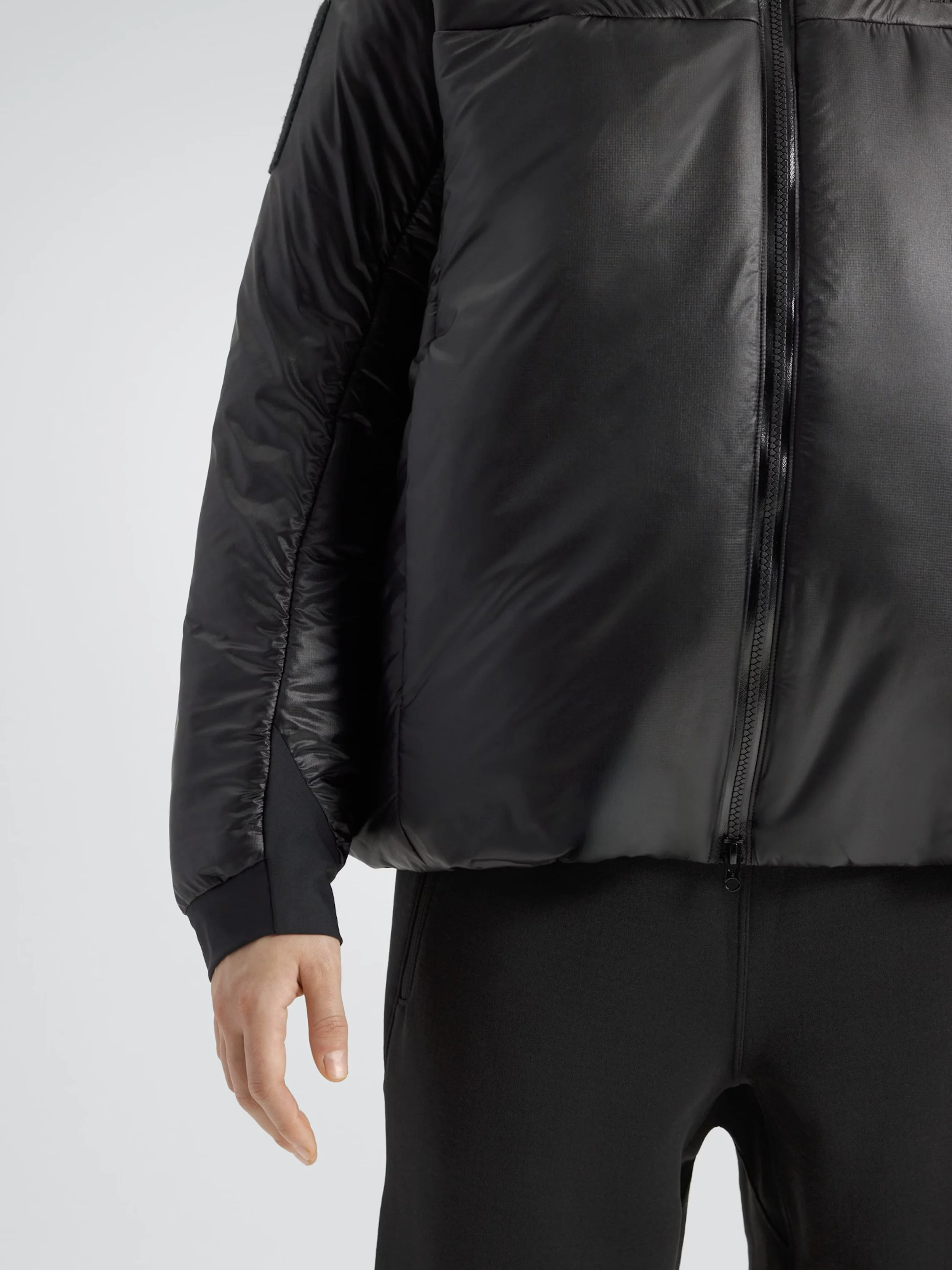 S25-X000009146-Ogee-Insulated-Jacket-Black-Detail-4.jpeg