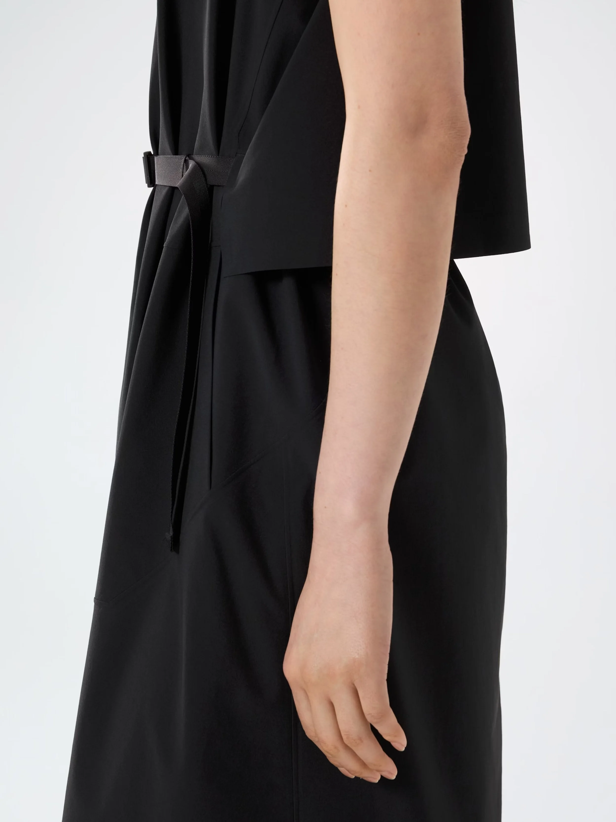 S24-X000007795-Icosa-Dress-Black-Women-s-Detail-2.jpeg