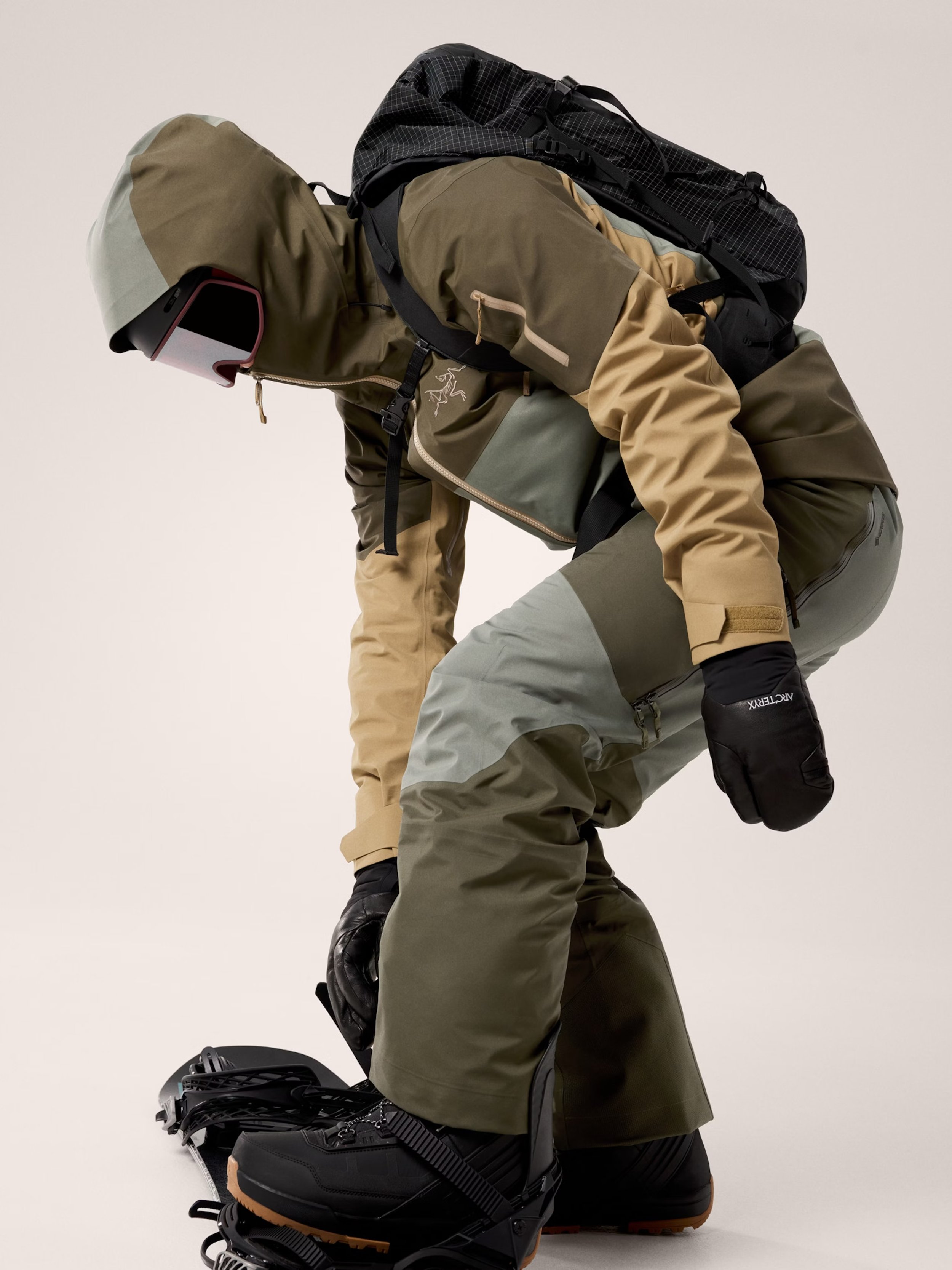 F24-X000008922-Sabre-Jacket-Tatsu-Forage-Canvas-Hover.jpeg