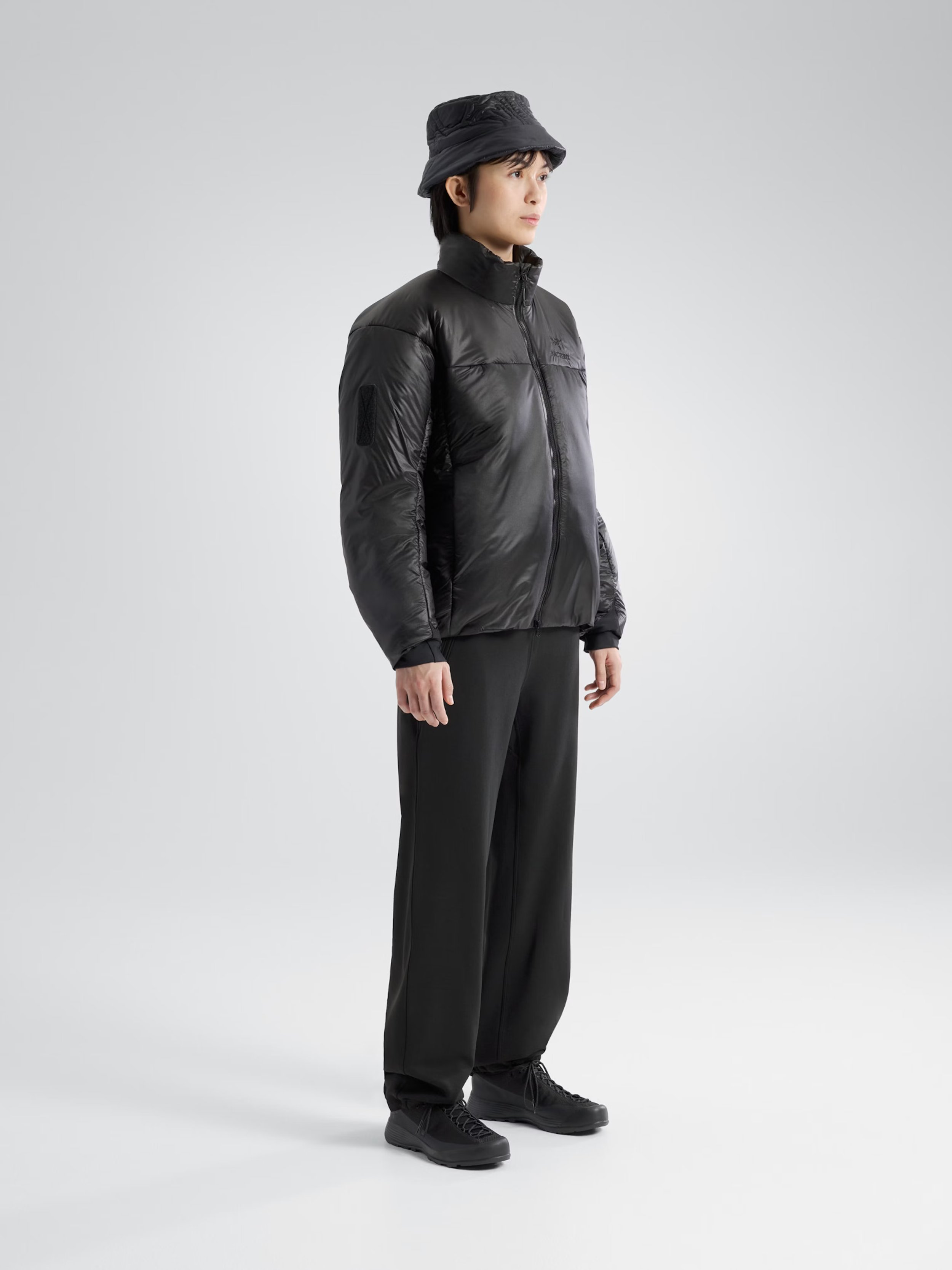 S25-X000009146-Ogee-Insulated-Jacket-Black-3-4-Front-View.jpeg
