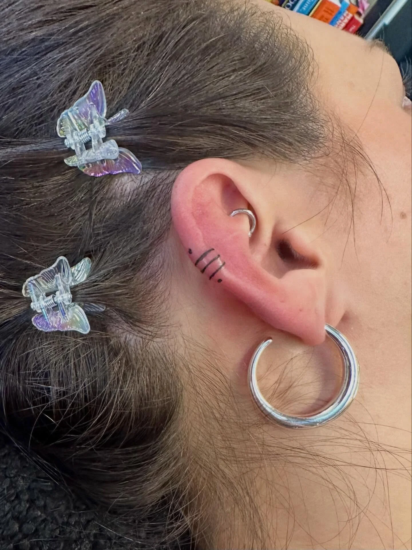 A delicate lil accessory for @lindsfeld4 and I&rsquo;m ABSOLUTELY GIDDY about it 🤩💞💞💥💥💥🥳

#hudsonwisconsin #eartattoo #finelinetattoo #wisconsintattooartist #minnesotatattooartist