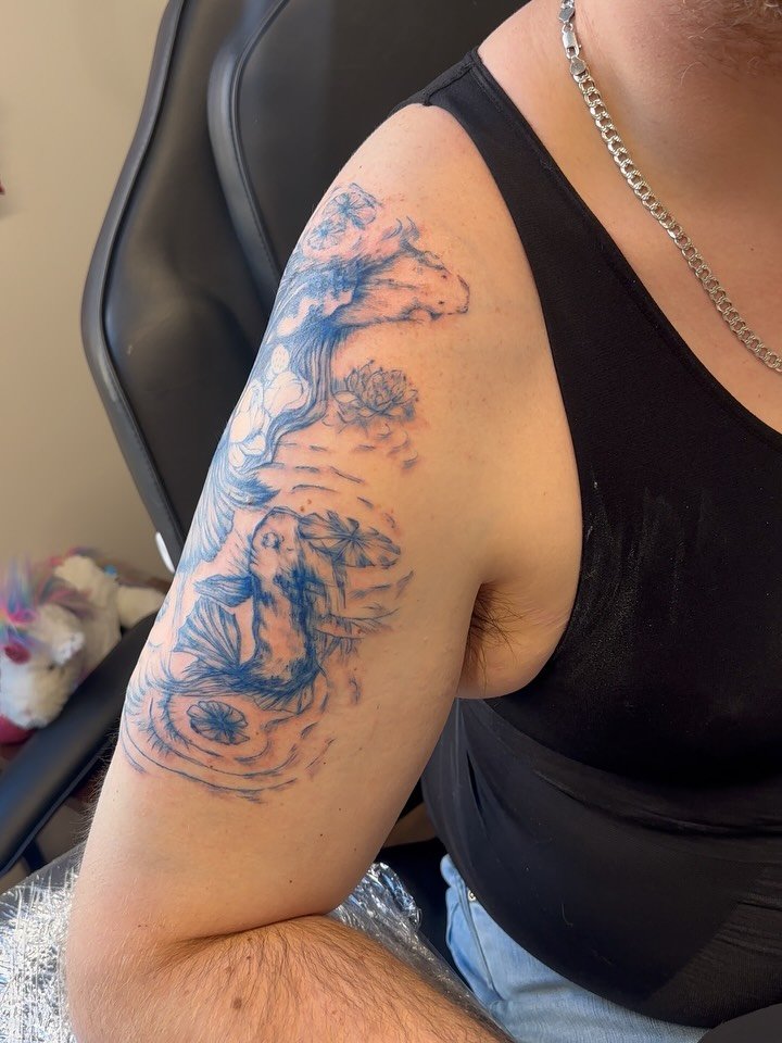 3rd session for Ben, one more to go 💥💙🌊🩵🫆💎🎨

#hudsonwisconsin #finelinetattooartist #koifishtattoo #wisconsintattooartist #minnesotatattooartist