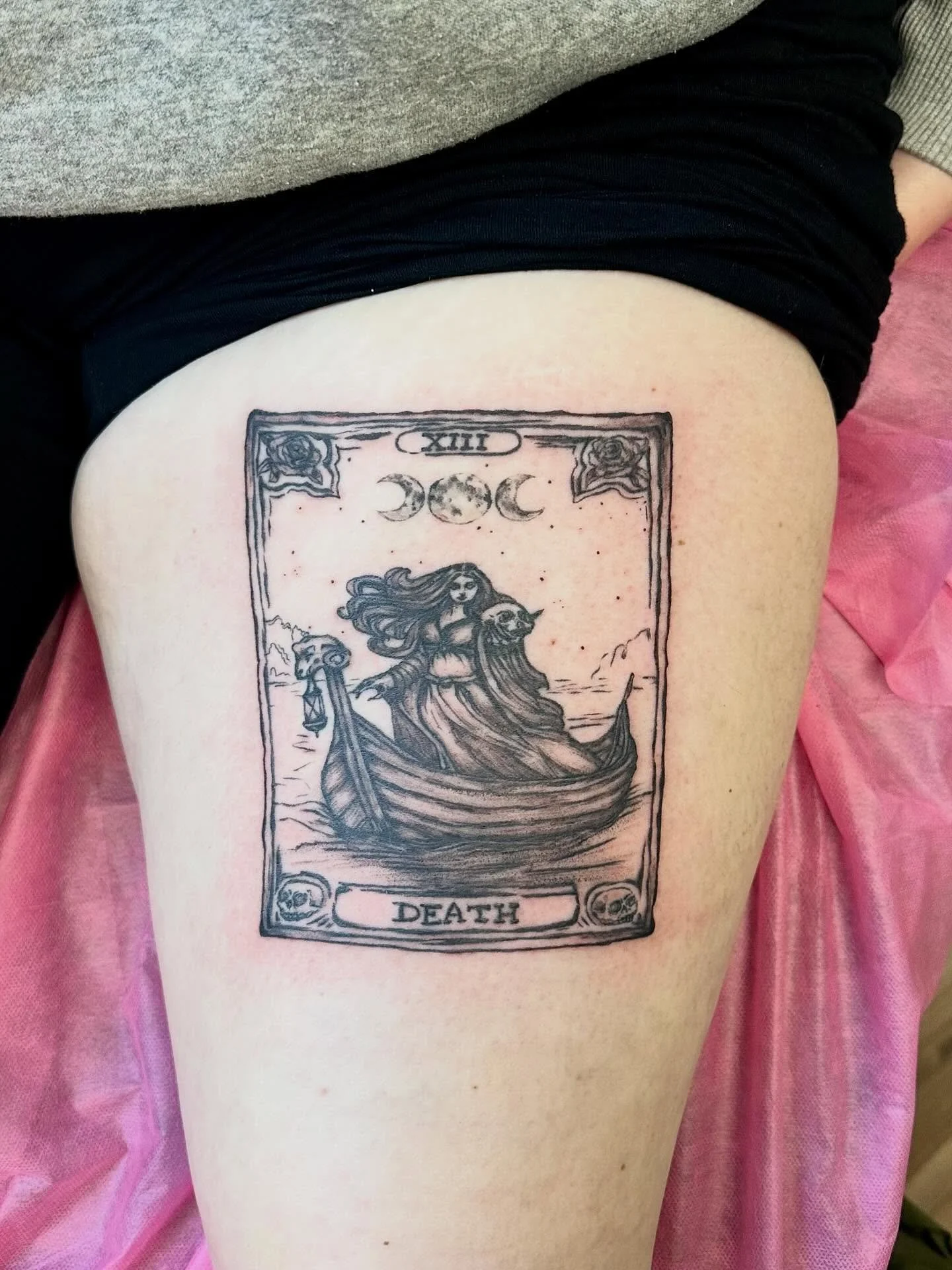 TYSM Noelle! 🙏🏻🖤

#hudsonwisconsin #wisconsintattooartist #tarottattoo #finelinetattooartist #minnesotatattooartist