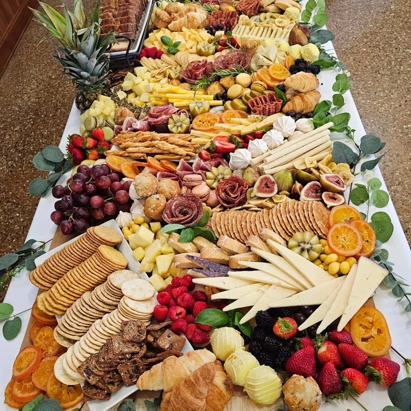 πΌπ Baby Shower Bliss ππΌ
I had the sweetest time putting together this yellow-themed charcuterie grazing table for a baby shower celebration! β¨ From golden cheeses and fresh fruit to sunny little details, everything was designed to radiate joy and