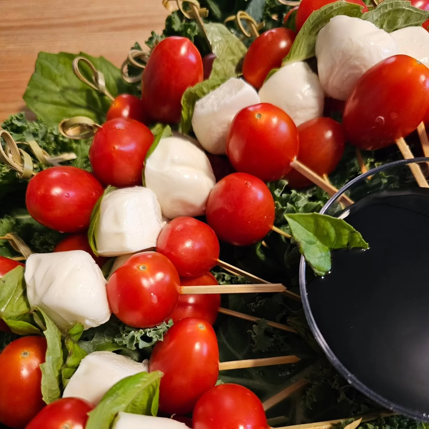 Labor Day Weekend Special! This Fri–Mon only
π§ 5–10 Person Boards → $100 (reg. $130)
π
Caprese Skewer Trays (25 skewers) → $25 (reg. $35)
(min. 2 trays, or 1 board and 1 tray, comes w/ balsamic drizzle)
This weekend only! Pe