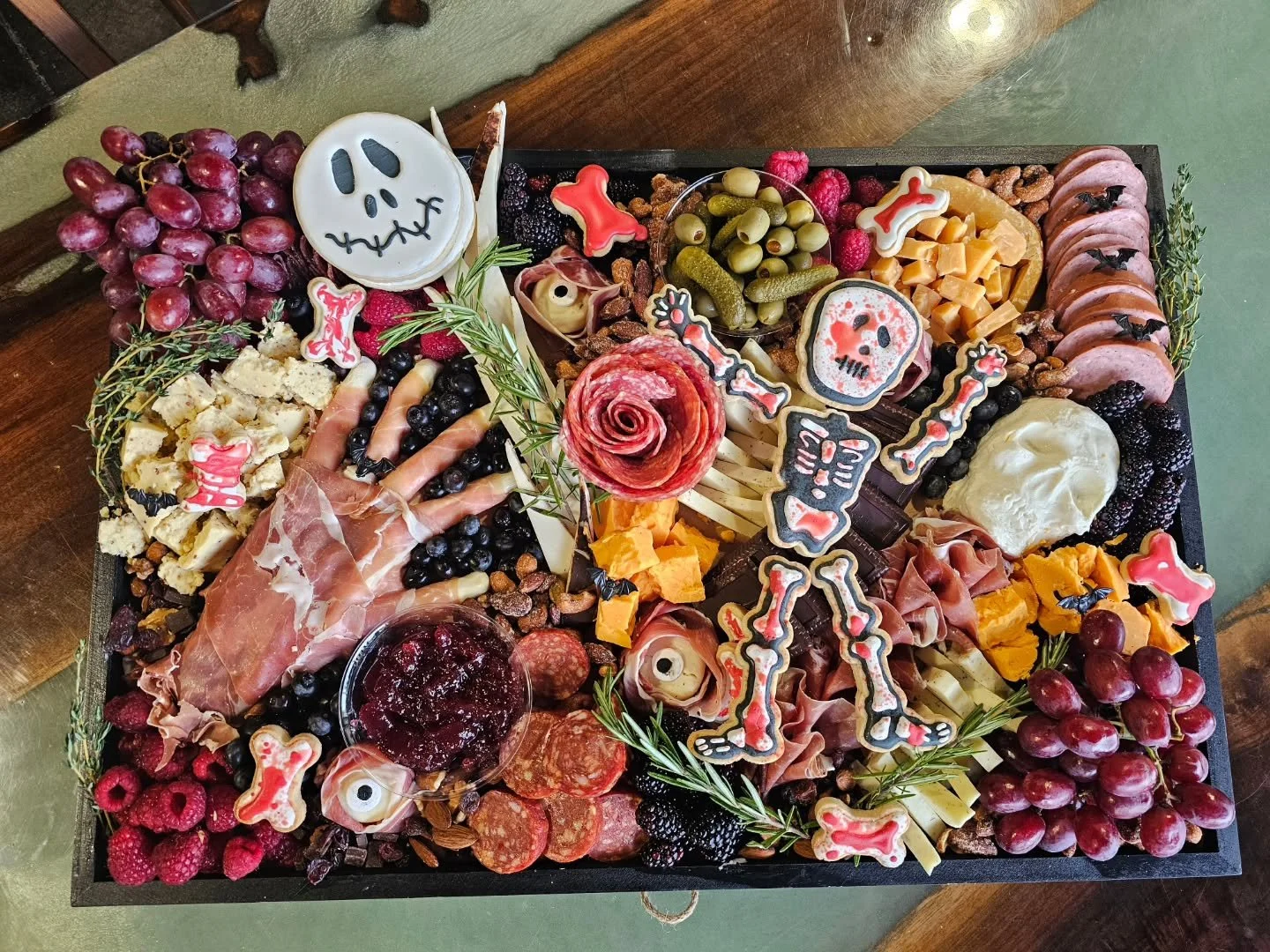 🎃👁🦇 Swipe for details ➡️

👻 A little Halloween magic on our XL Party board! Prosciutto gost cheese hand, mozzarella prosciutto eye balls, brie spread skull, custom sugar cookies, and more spell-binding fun!

🕷Need a themed board for your Hallowe