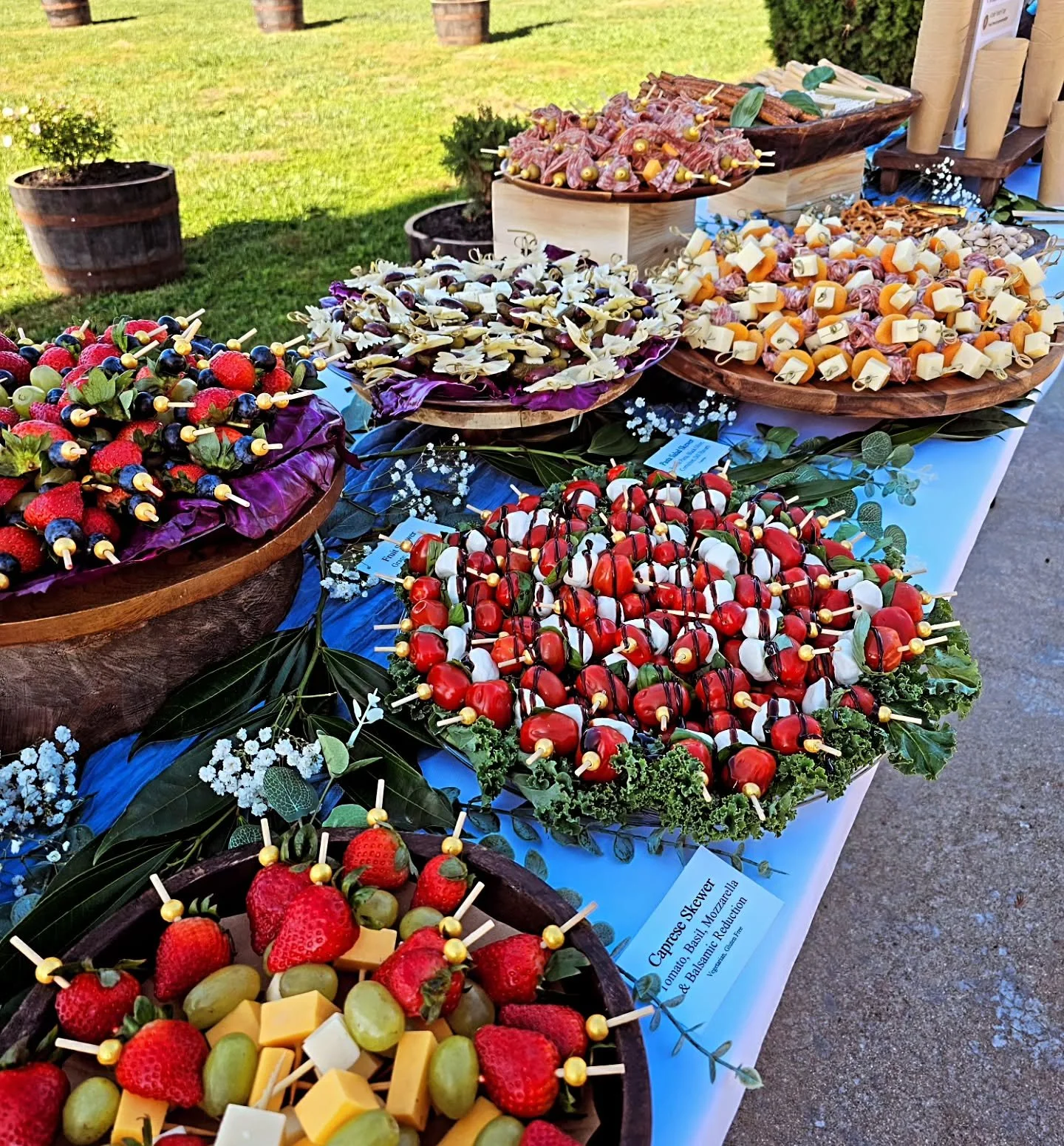 ✨ We love getting to do something fun and creative &mdash; like this interactive cocktail hour &ldquo;Make Your Own Charcuterie Cup&rdquo; bar! 🧀🍇

Guests get to build their own cups with a variety of delicious skewers, including Caprese, pasta sal