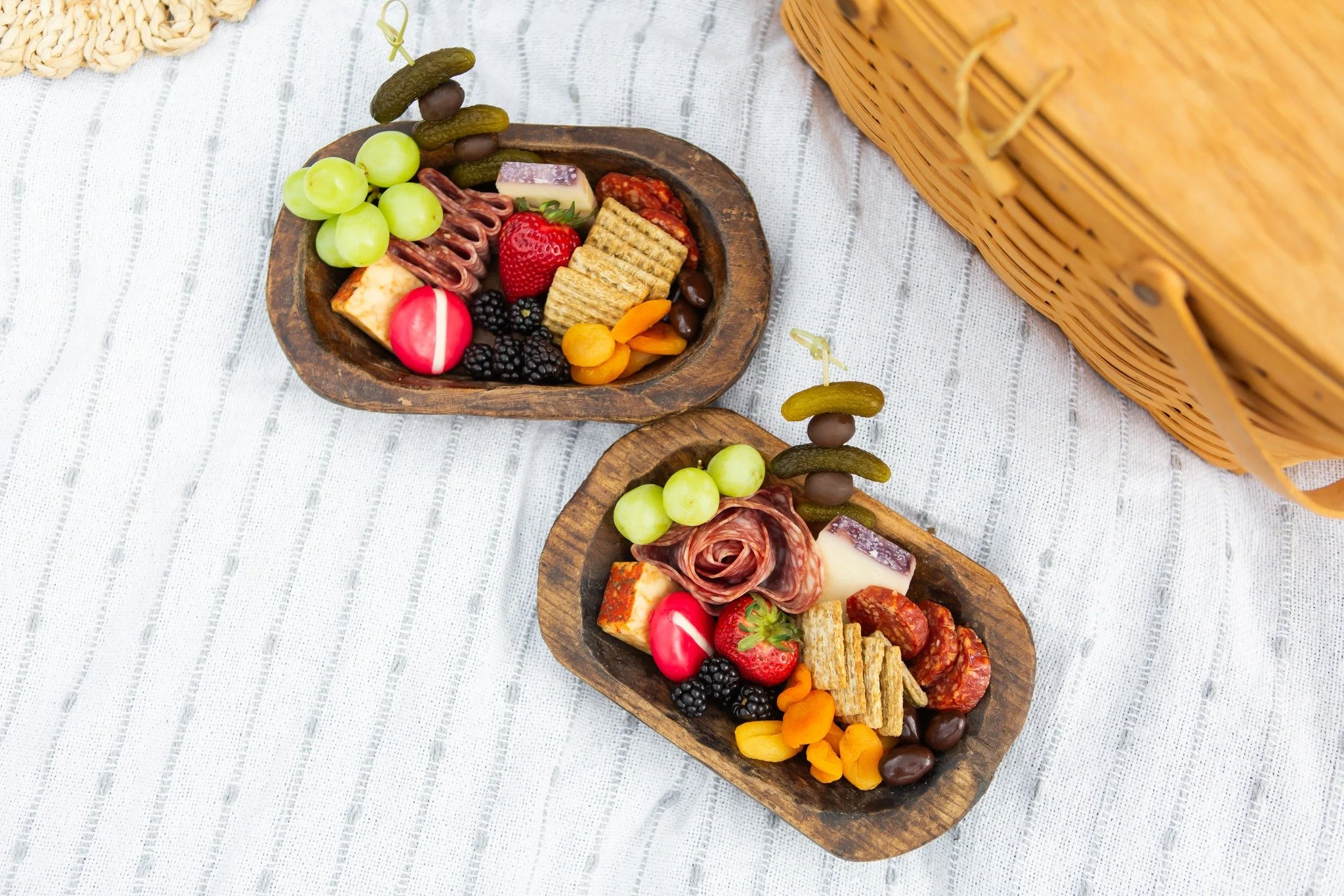 Dreaming of warm sunshine, soft breezes, and a picnic blanket spread out just for you ☀️

These sweet little solo boards were made for slow afternoons, clinking glasses, and savoring every bite. The kind of moments where time feels softer and everyth