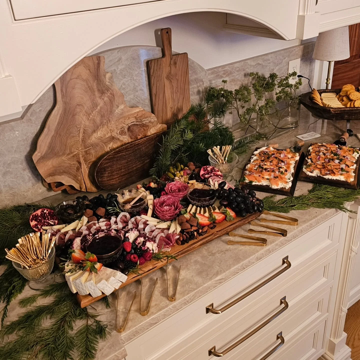 Ring in the New Year with something beautiful, delicious, and totally stress-free ✨
Rose &amp; Brie is now taking orders for New Year&rsquo;s Eve grazing tables, charcuterie boards, and smoked salmon boards &mdash; perfect for cozy gatherings and spa
