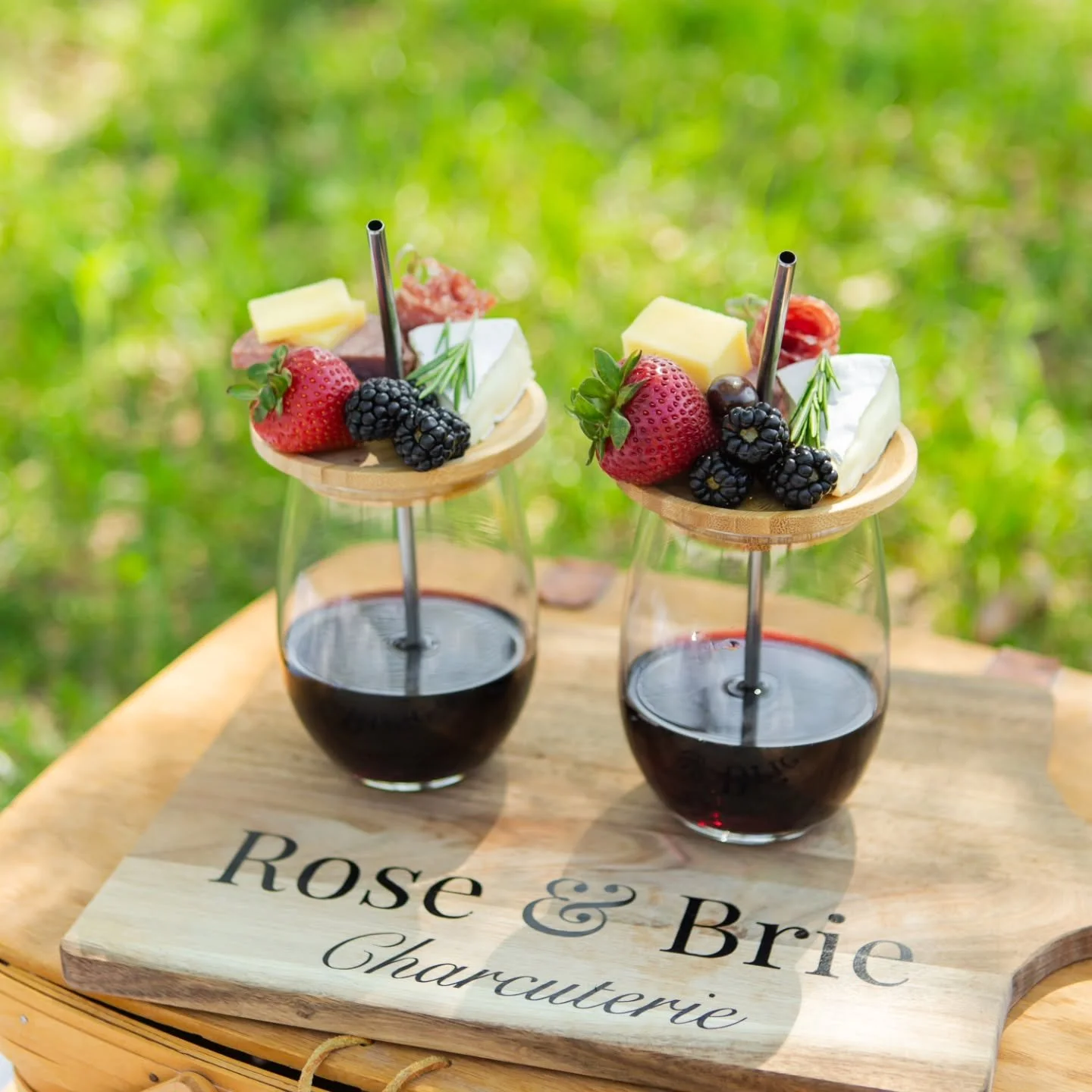 Celebrate New Year&rsquo;s Eve in style with wine glass charcuterie toppers! 🥂🧀
Perfect for mingling, sipping, and snacking without juggling a plate &mdash; each topper comes loaded with a mini selection of cheeses, meats, fruit, and fun little bit