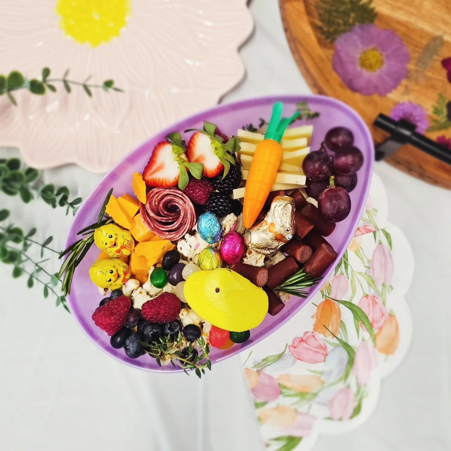 🐣These are JUST SO CUTE. And for $25, a much better deal than a pre-made basket from Wally World. 

Order your charcuterie Easter egg today!