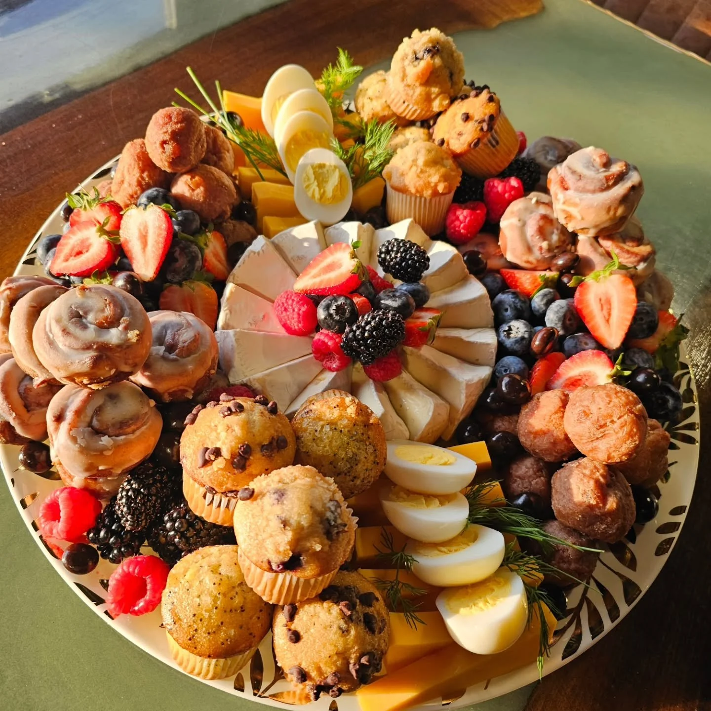 Brunch bites delivered! 🥂 Whether you're getting ready to walk down the aisle or heading to the track, a brunch board is a great way to celebrate from the very start! 🍾 #Brunch #Celebration #Food #BrunchVibes #wedding