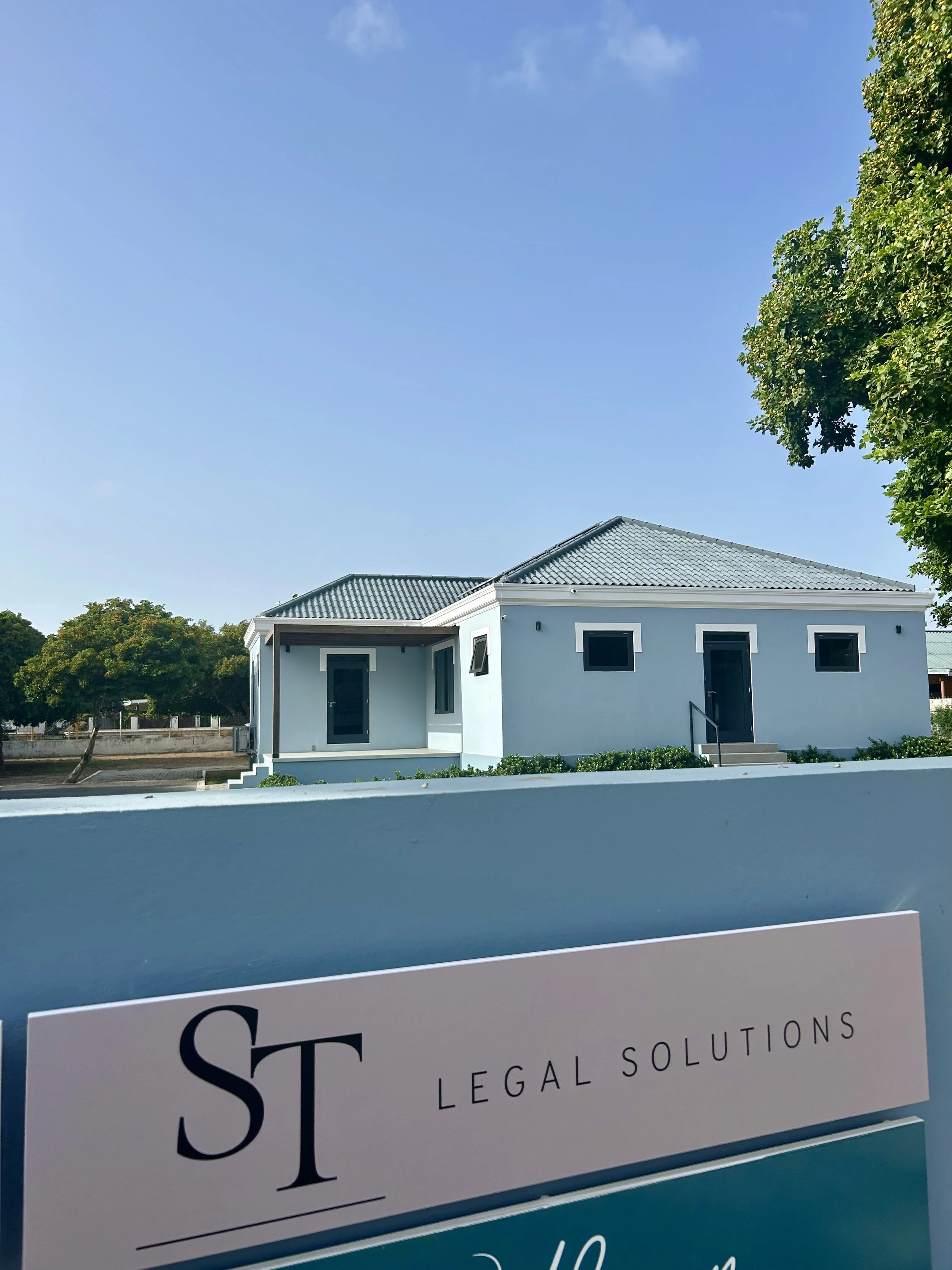 ST Legal Solutions' modern office in Willemstad, Curaçao, where Shannon Terpstra provides strategic and personalized legal advice to entrepreneurs, individuals, expats and start-ups.