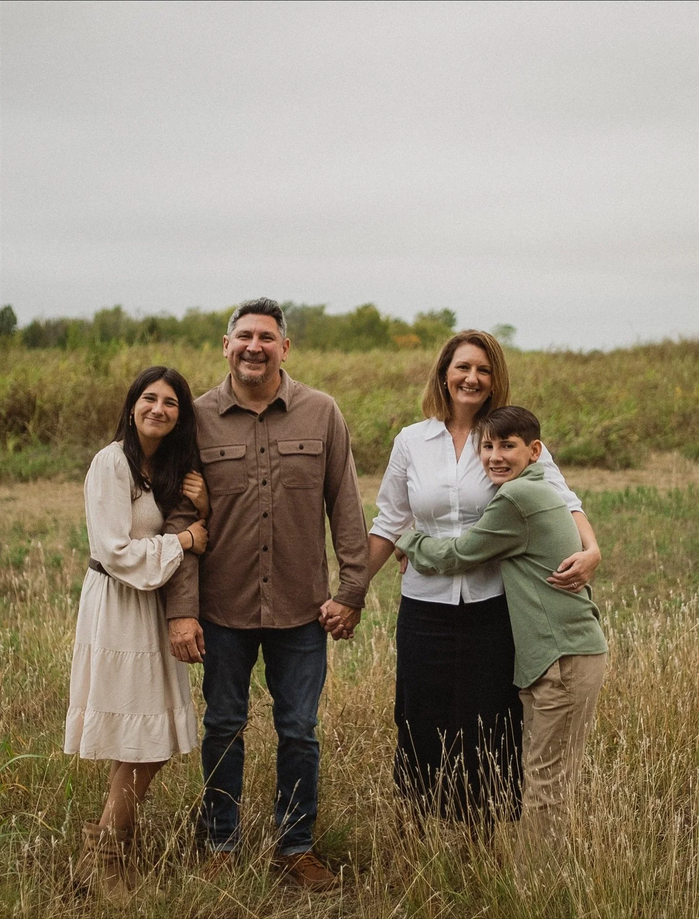 Tis the season for family photos!! We&rsquo;ve had some much fun being a part of these milestones. There&rsquo;s still time to book a mini before the busy holiday season! 

#familyphotos #holidayphotos