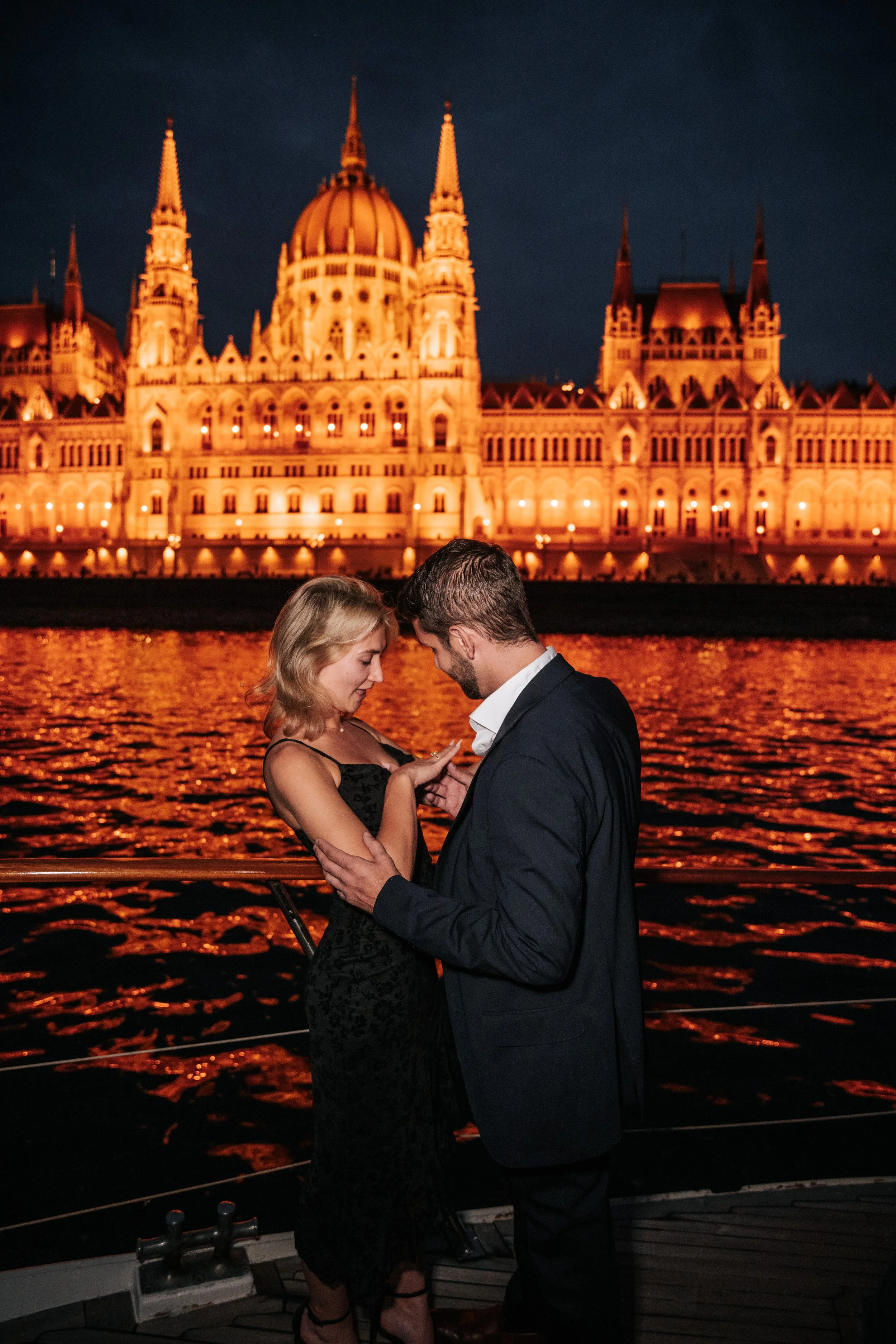 Marriage proposal in Budapest, romantic reaction to her ring