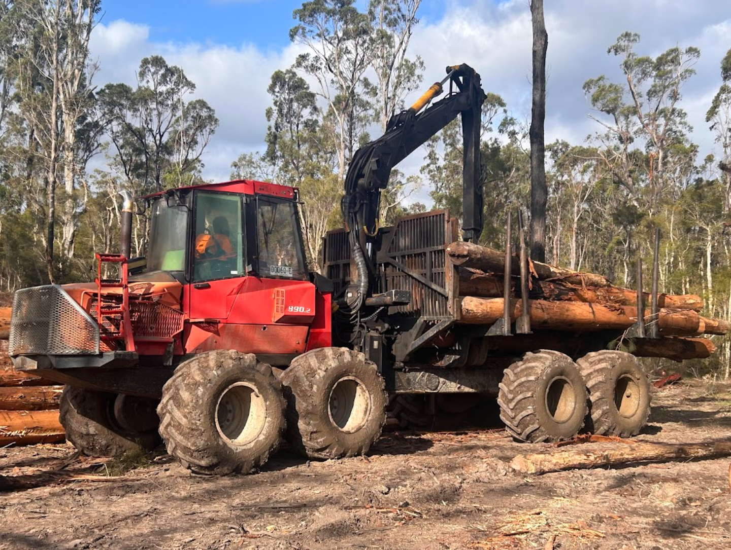 Valmet 890.2 Log forwarder