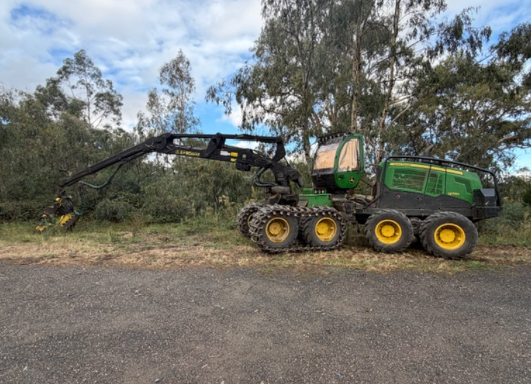 2019 John Deere 1270G 8 wheeled harvester, equipped with H415 harvesting head.