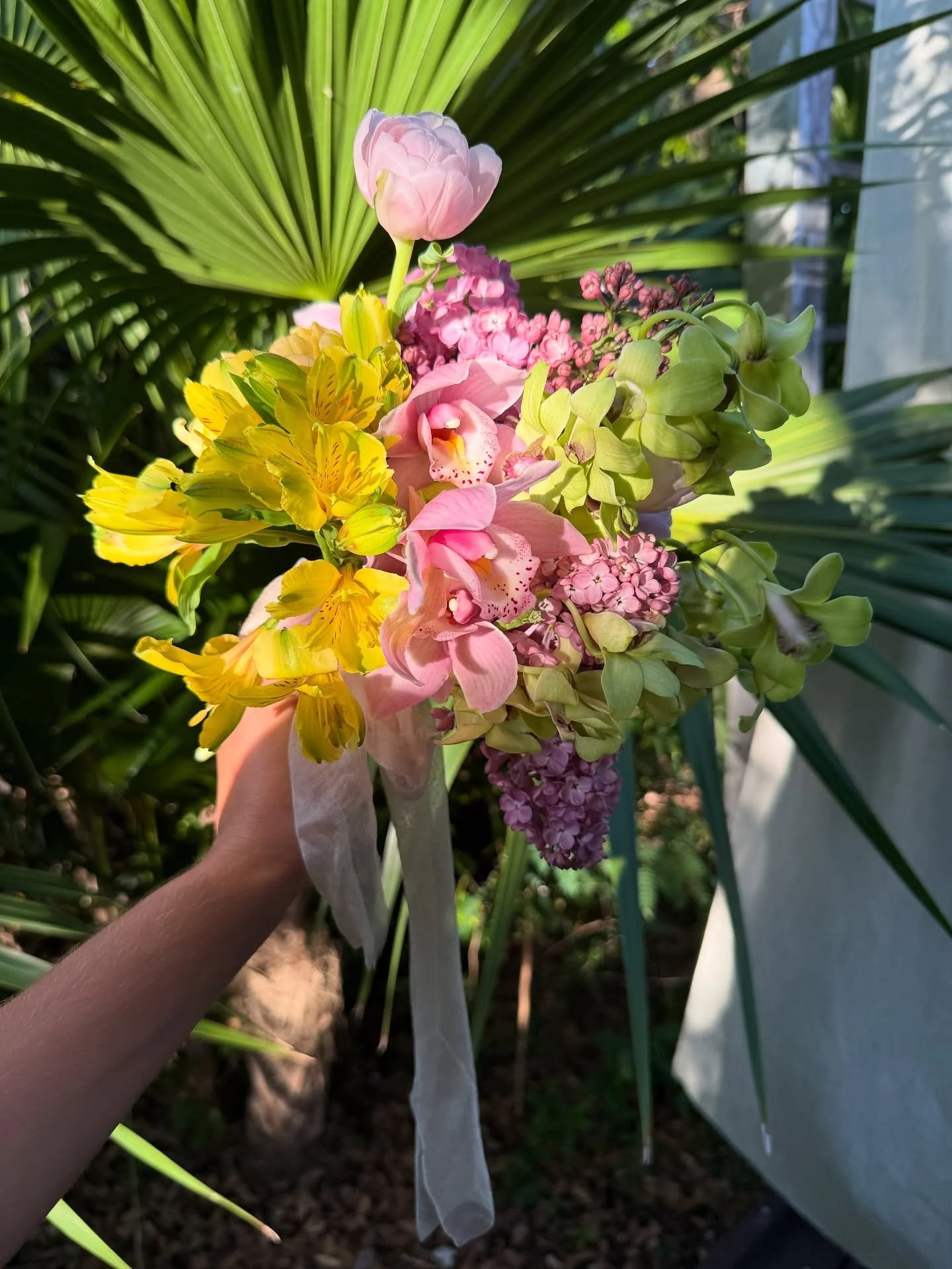 A moment for this cute little orchid bouquet, perfectly petite and bursting with color 🌺

#islandbride #keywestflorist #elopement #microwedding #destinationwedding #keywest #floridakeys #islandwedding #tropicalbouquet #islandflowers #floraldesign #f