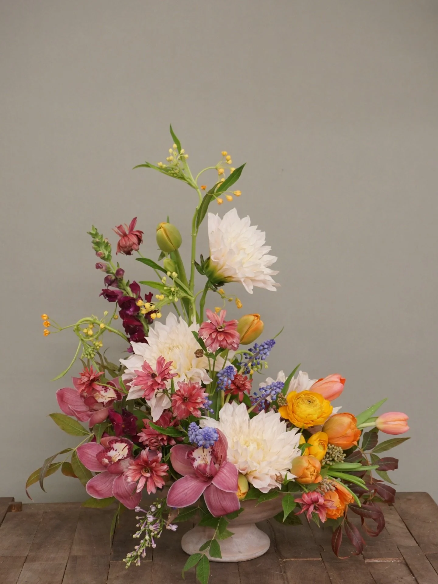 Tropical + autumnal for this years Thanksgiving arrangements 🍁