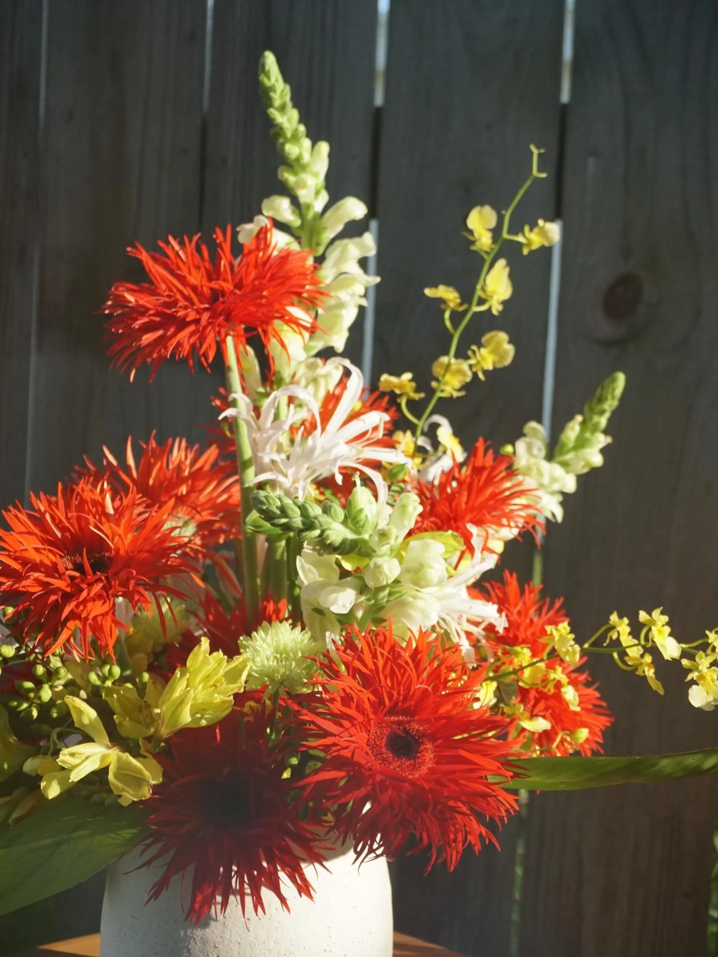 Fun and colorful florals for our amazing neighbors @clayspacekeywest ✨