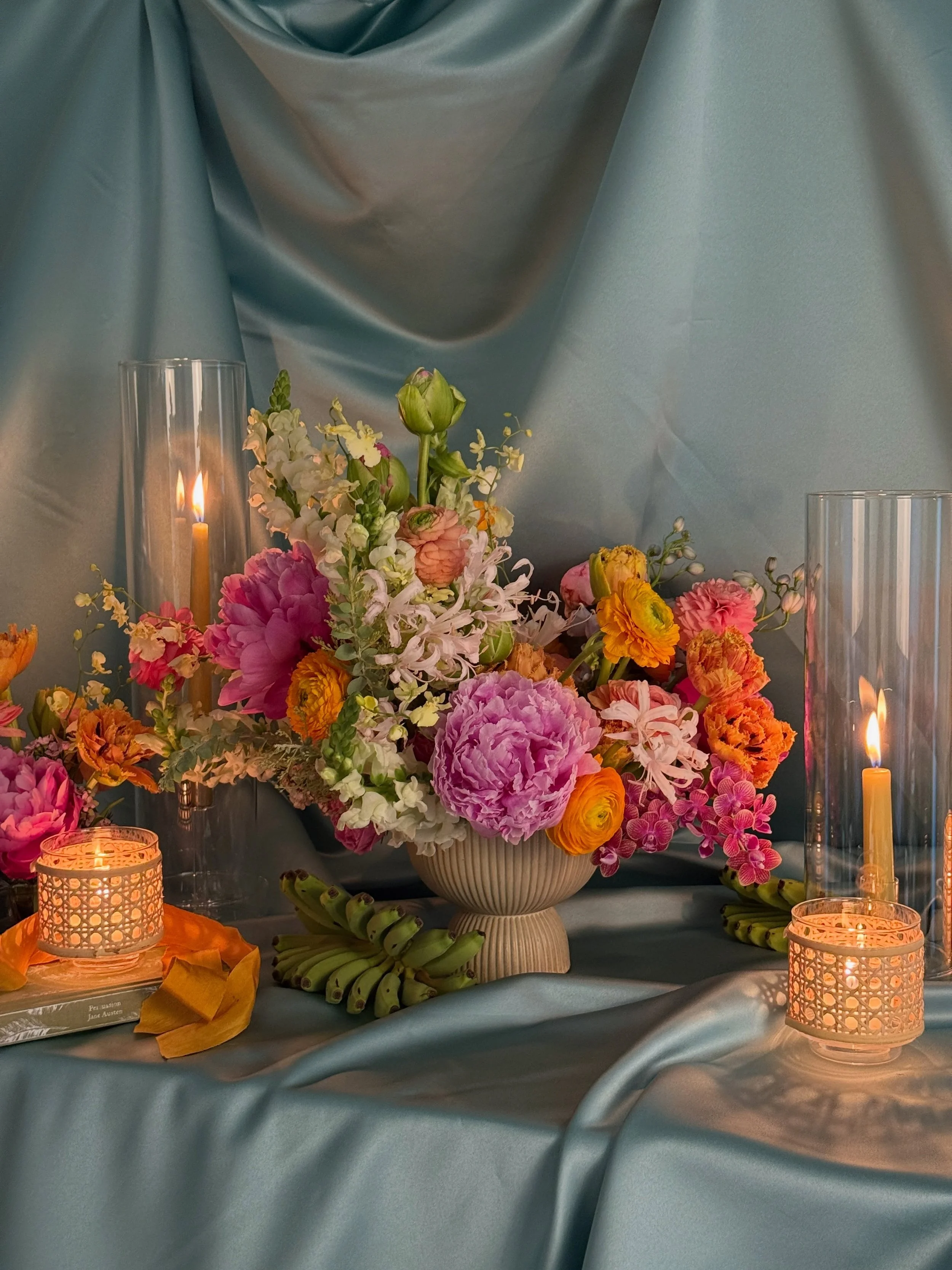 The dreamiest color palette in the studio this week ✨🌸🍑🐋🥝🌺✨

#floraldesign #destinationweddings #keywestflorist #weddingflorals #colorful flowers