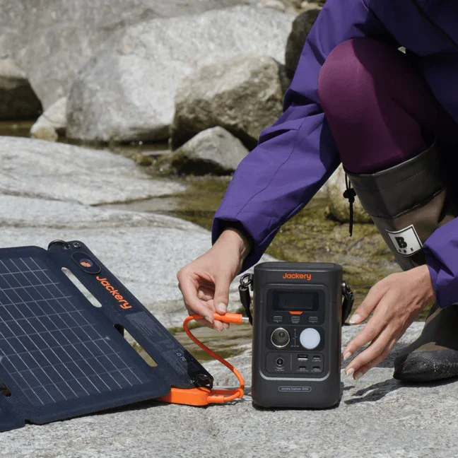 jackery-explorer-300d-portable-power-station-3667651.webp