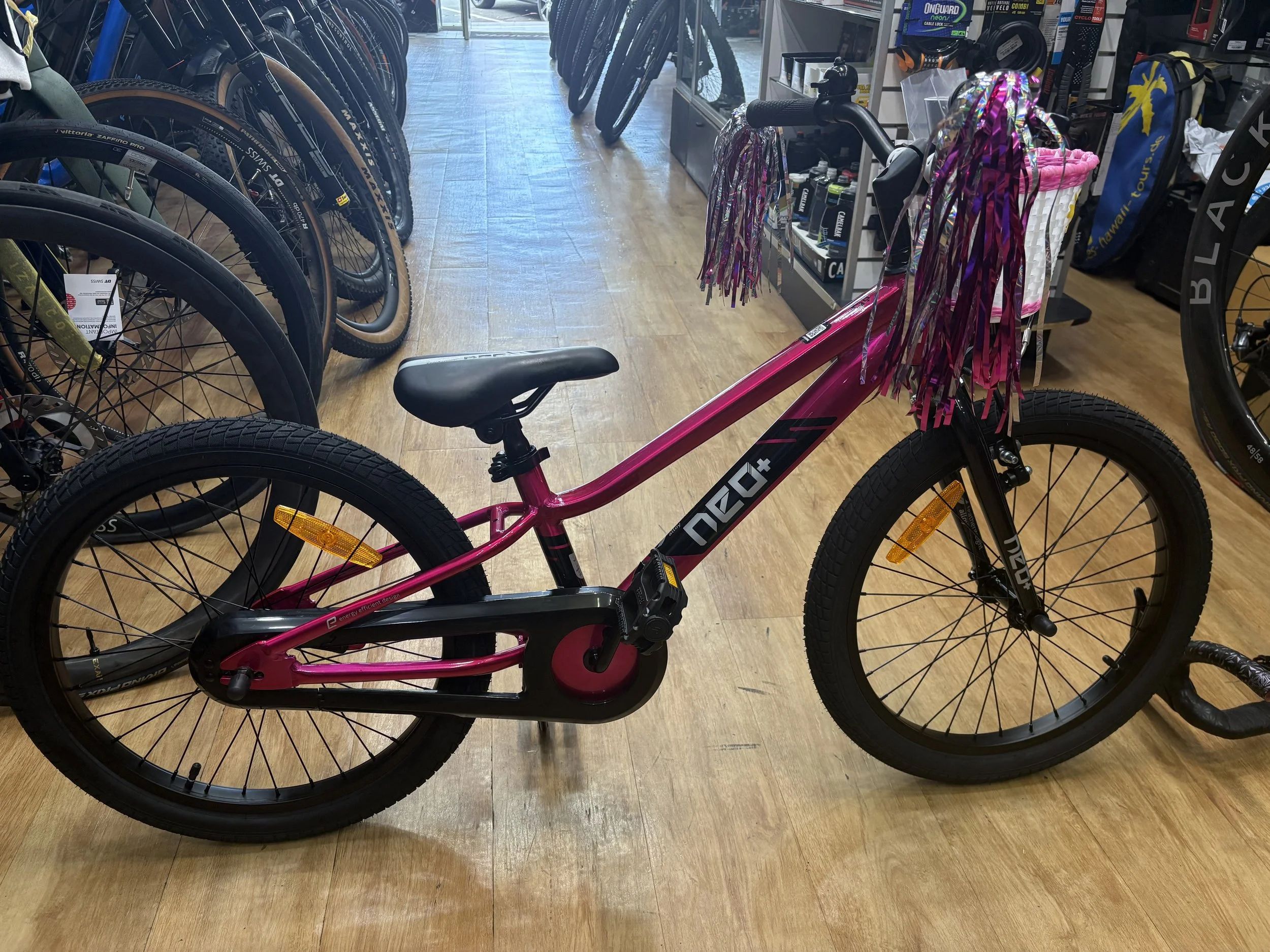 Neo Plus 20" Kids Bike - Pink - Includes complimentary basket and Streamers