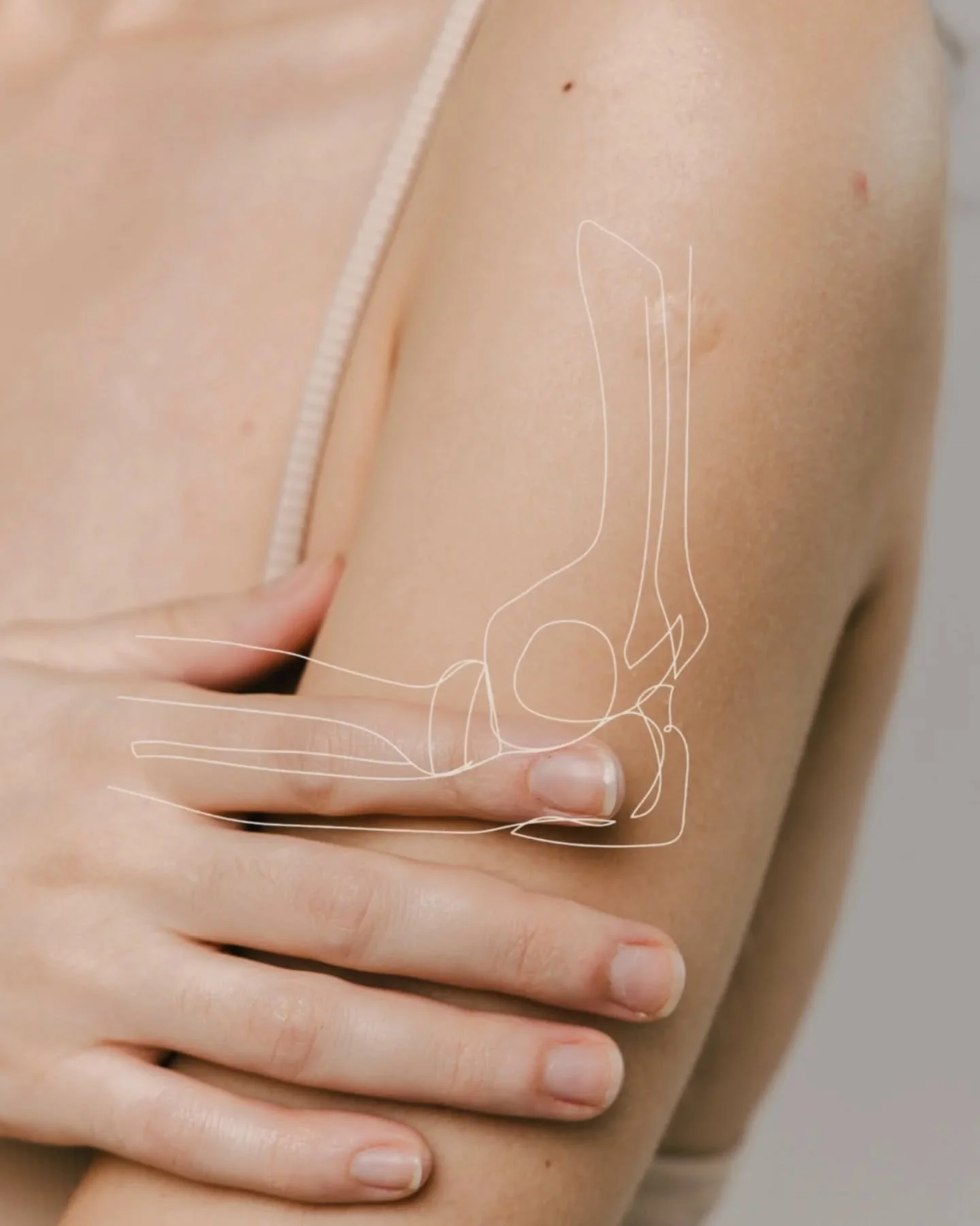 We have incorporated anatomical illustartions to add depth to @coultervate_recovery branding. Minimal, precise and purposeful.