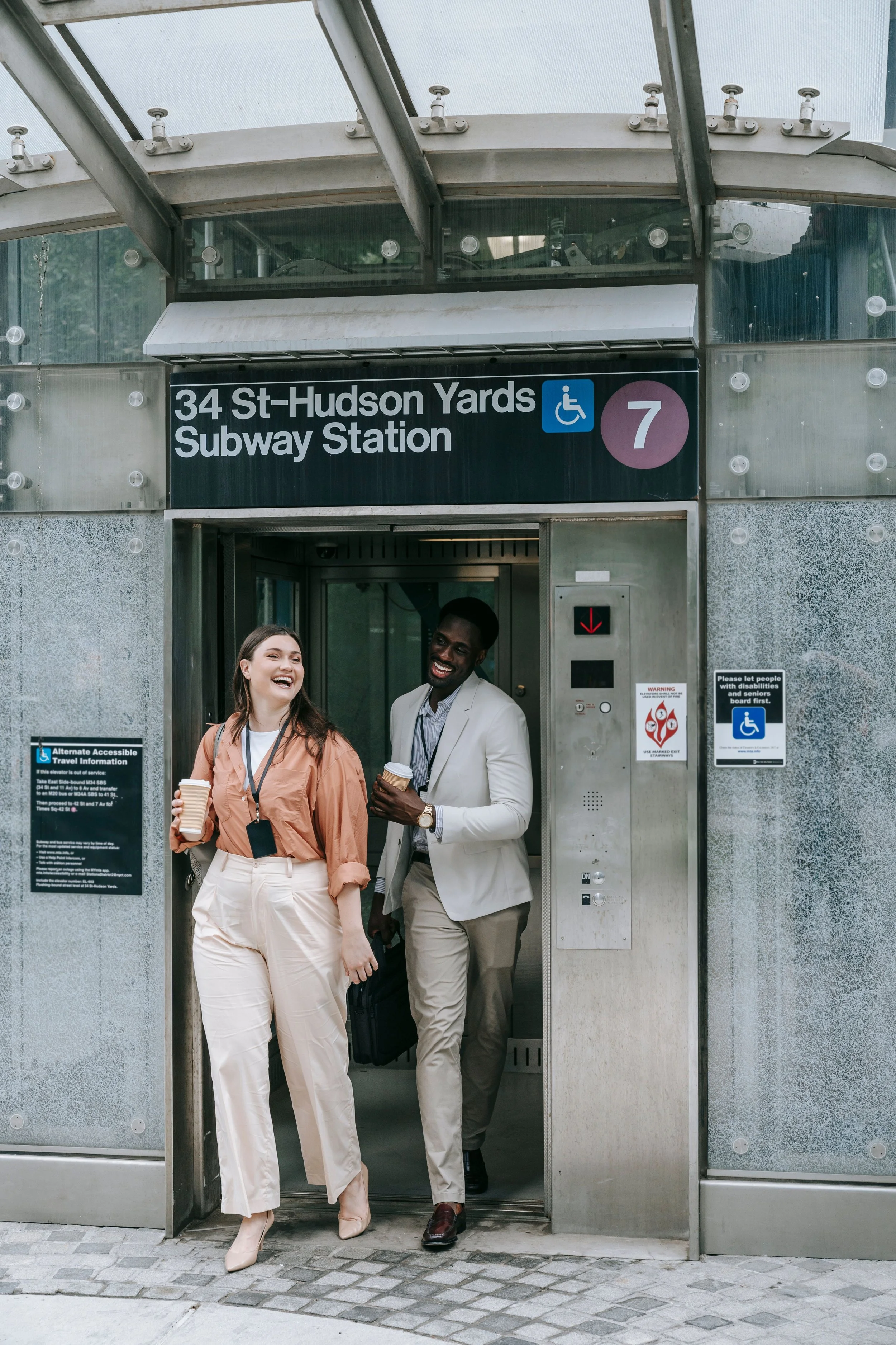 The 4 Steps of the Ultimate Elevator Pitch (the best networking hack for awkward people)