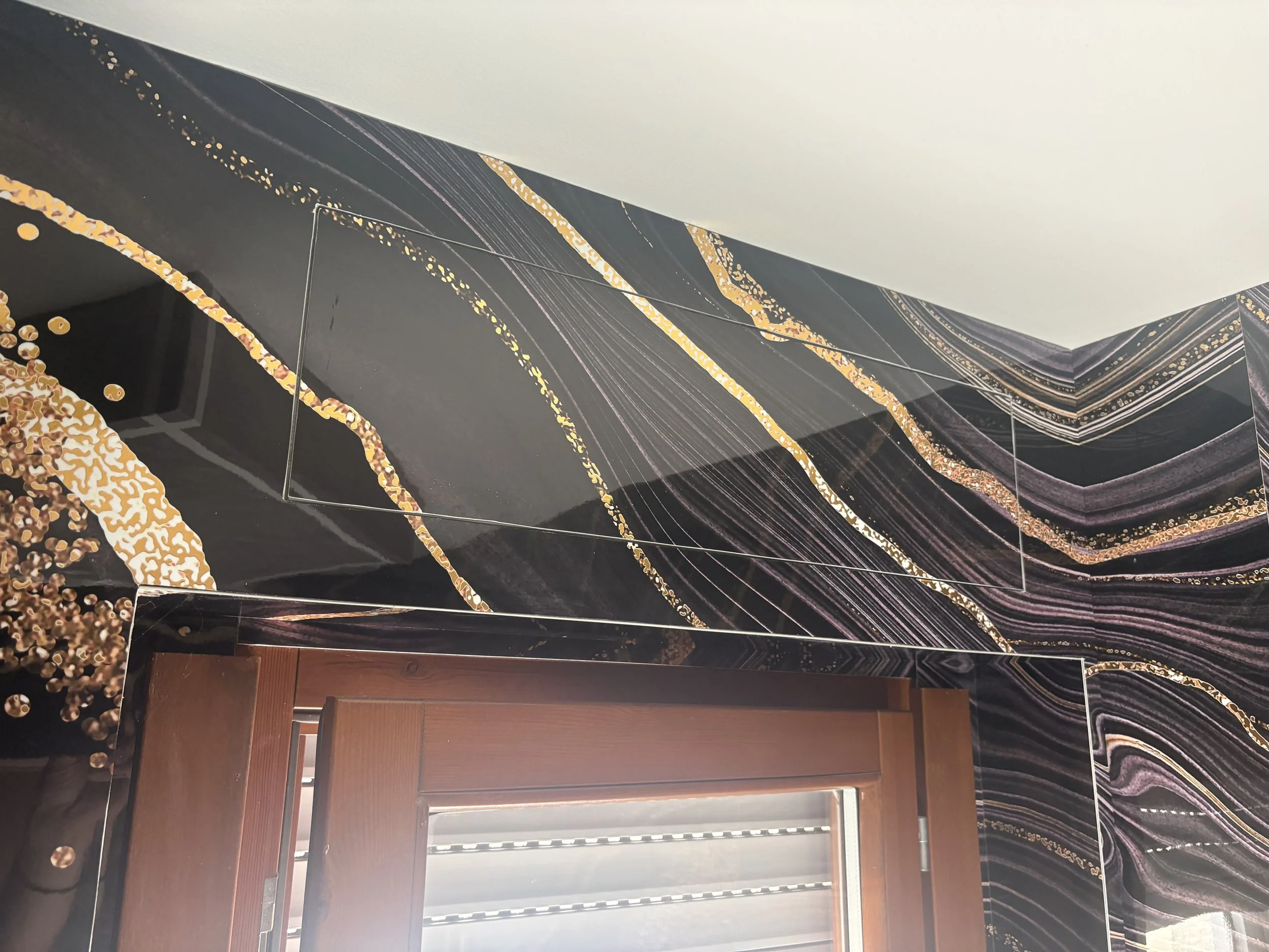 Soffitto con striscia LED integrata