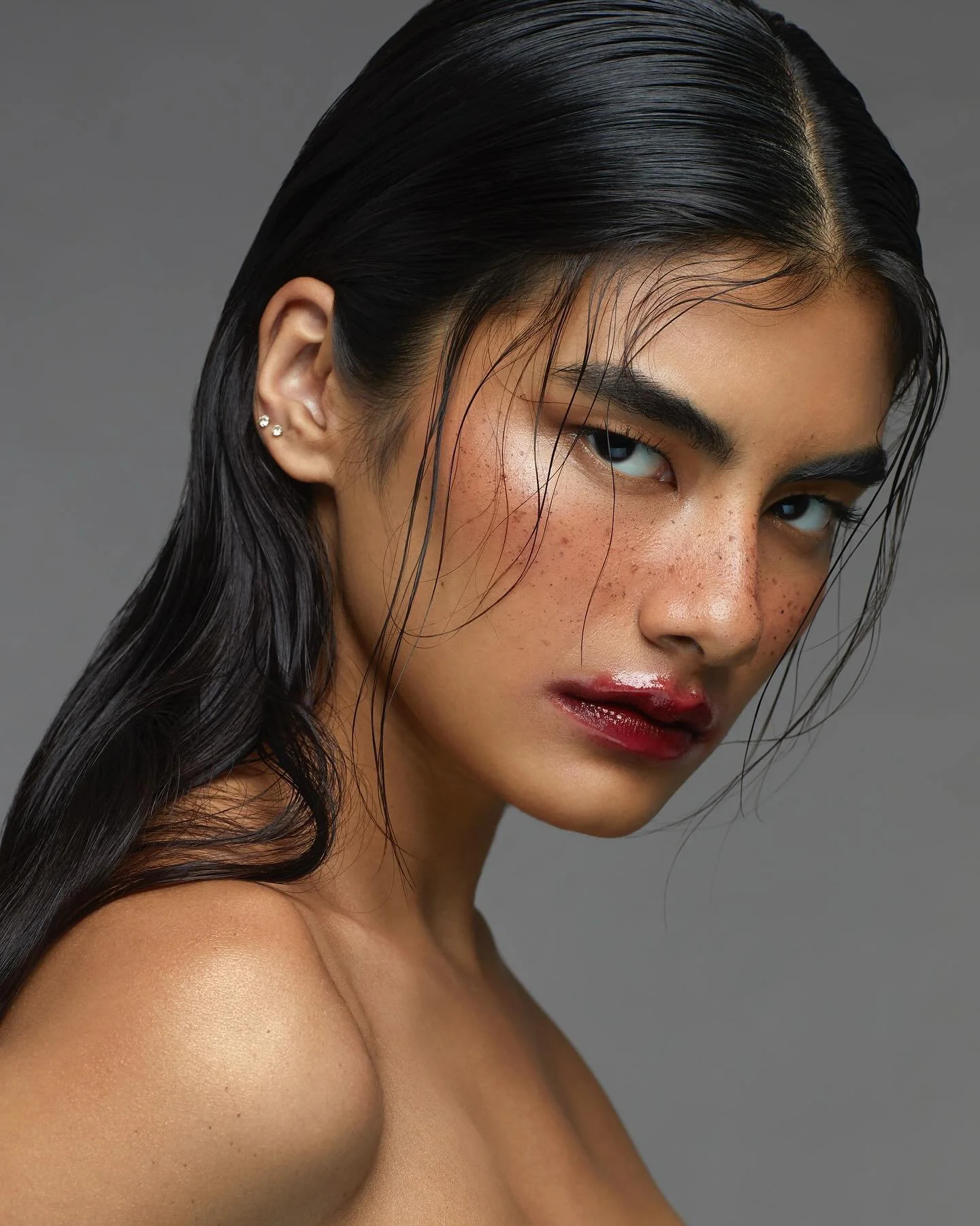 Cheery Lips 🍒 with  @ananikani 💫 and @beautybysevy 👩🏽&zwj;🎨#beautyphotography #colours #popart #portrait #pursuitofportraits #bollywood #fashionphotography #model #photography #fashion #makeupartist #portrait #beautyeditorial #makeup #mua #edito
