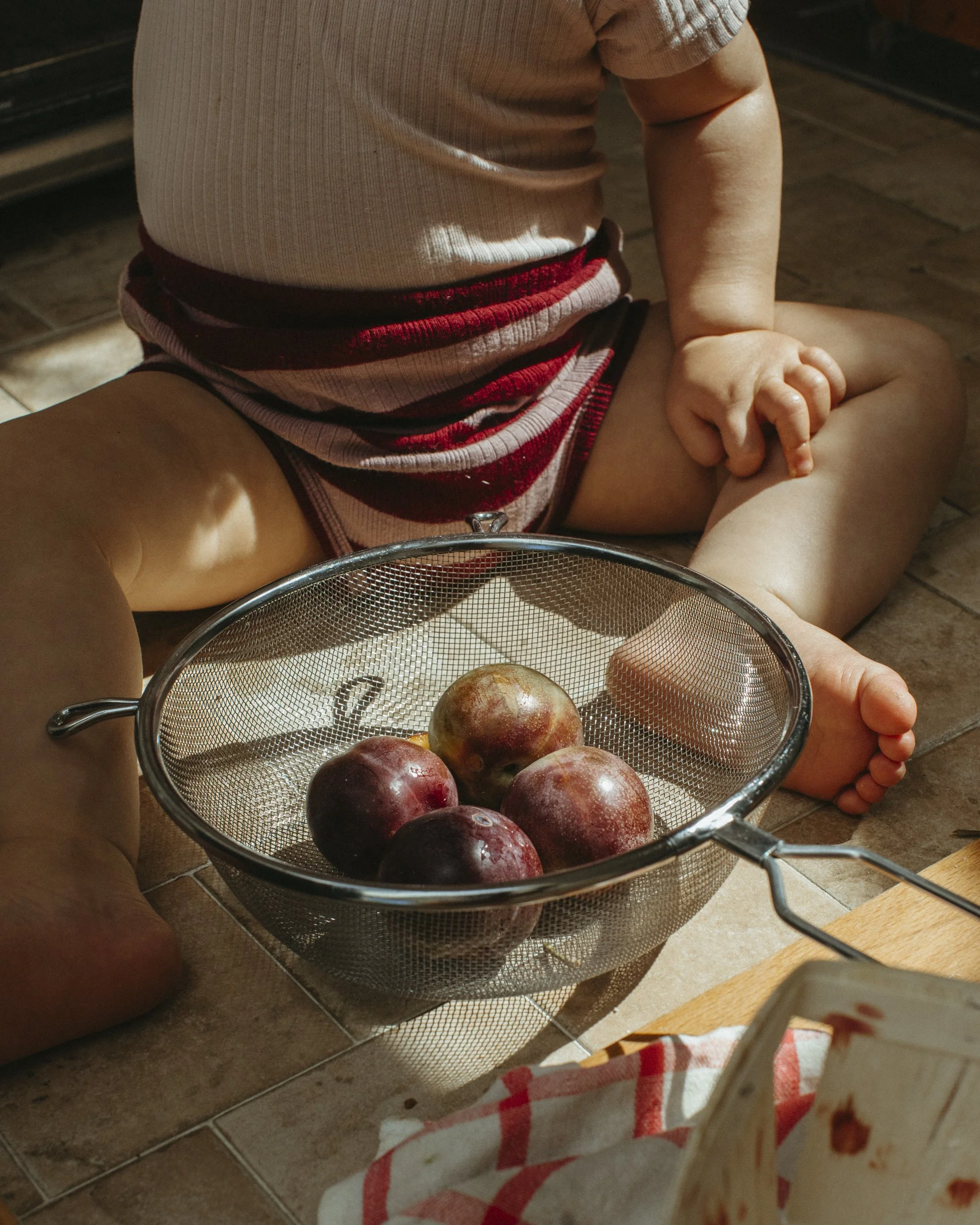 220811_CAROLINE_LO_EATING_FRUIT-0509.jpg