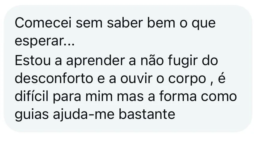 A screenshot of a text message in Portuguese discussing the process of learning to listen to the body and being guided by it to adapt to discomfort.