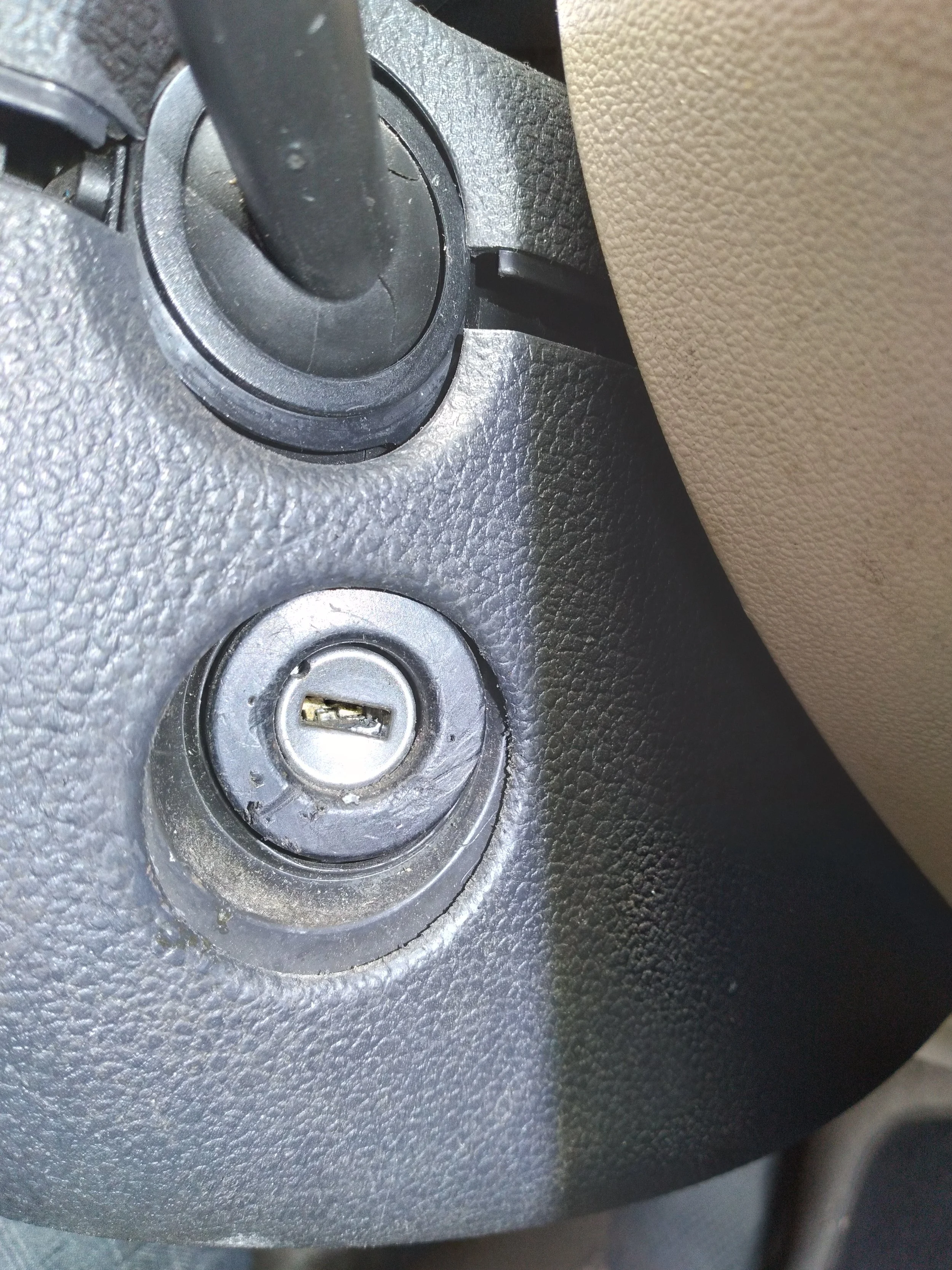 Broken Key Extraction – We remove broken keys from vehicle ignitions and can cut a replacement key when needed.