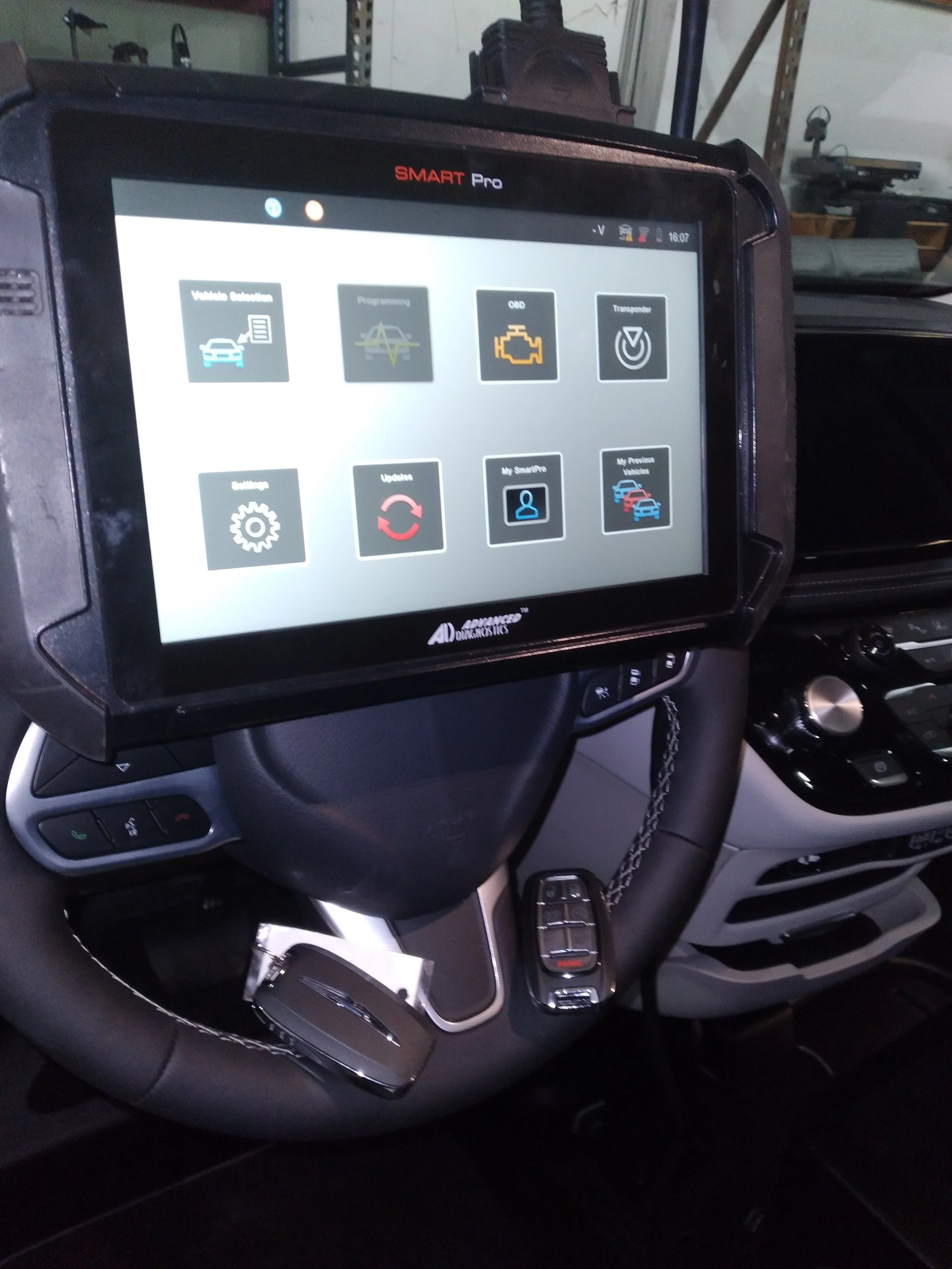 Mobile locksmith programming car keys in Valrico, FL