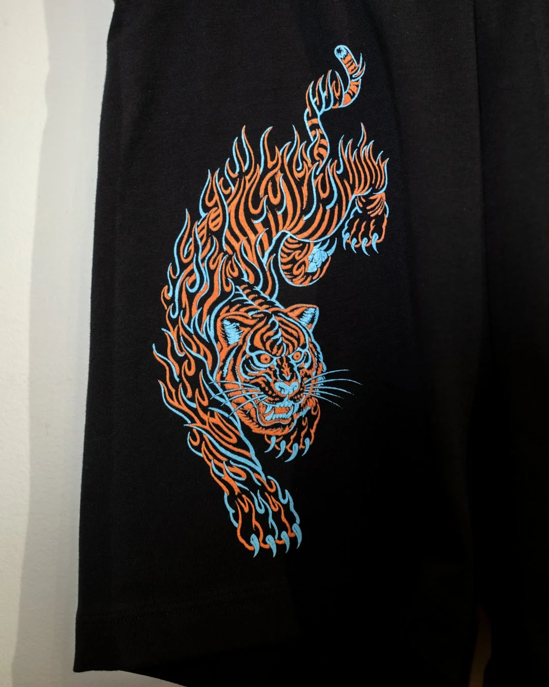 fitted-short-front-detail-tiger.jpg