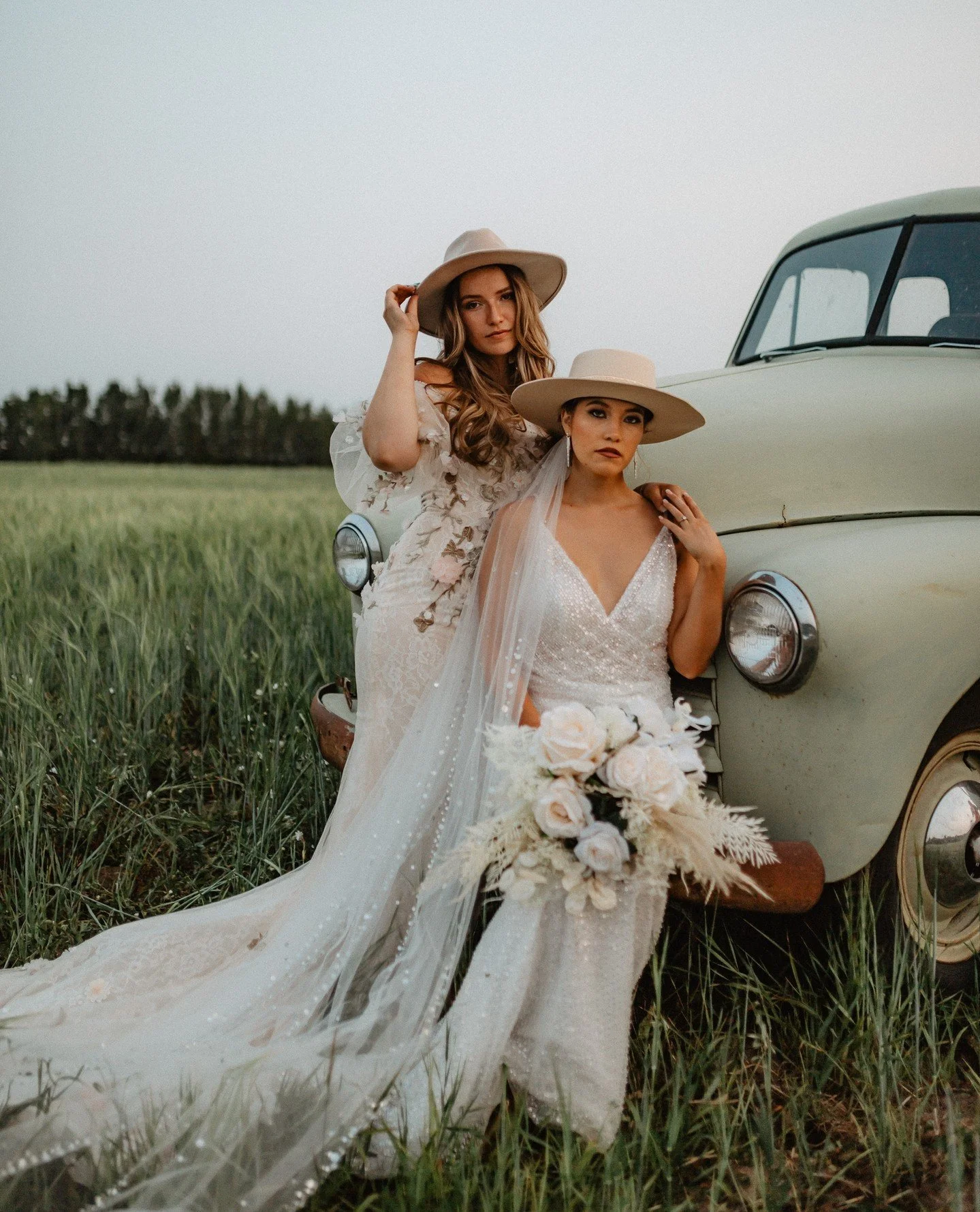 Vintage vows and modern love - a blend of eras, united in one beautiful frame. 🌹📸 #TimelessLove⁠
.⁠
.⁠
.⁠
Venue: @lakeview.events⁠
Host &amp; Planner: @fleurdelivphotography⁠
VW bus: @thebottledbronco⁠
Rentals: @knotwoodeventrentals @lastinglovewed