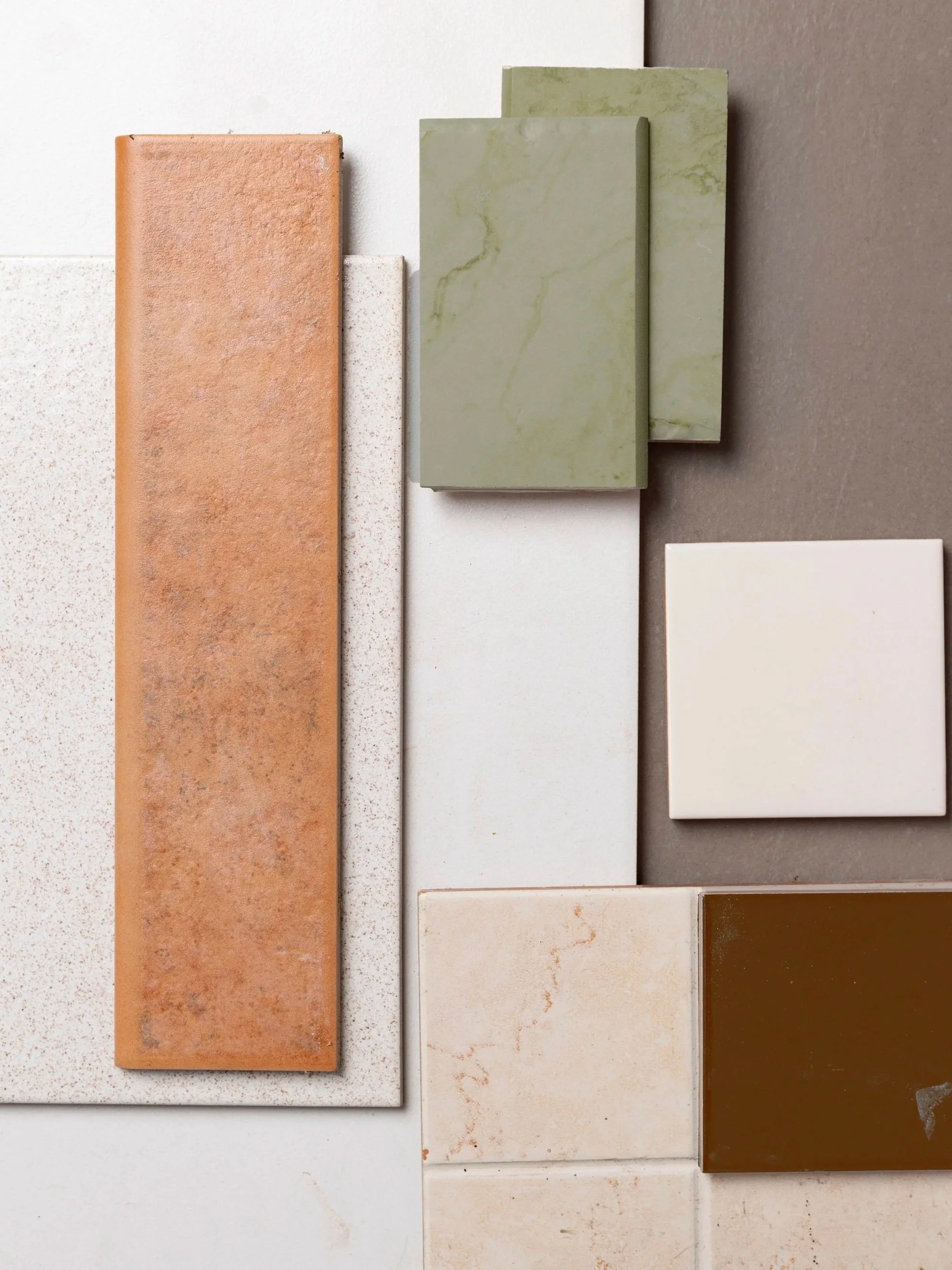 Fliesen un verschieden Größen, Farben und Texturen