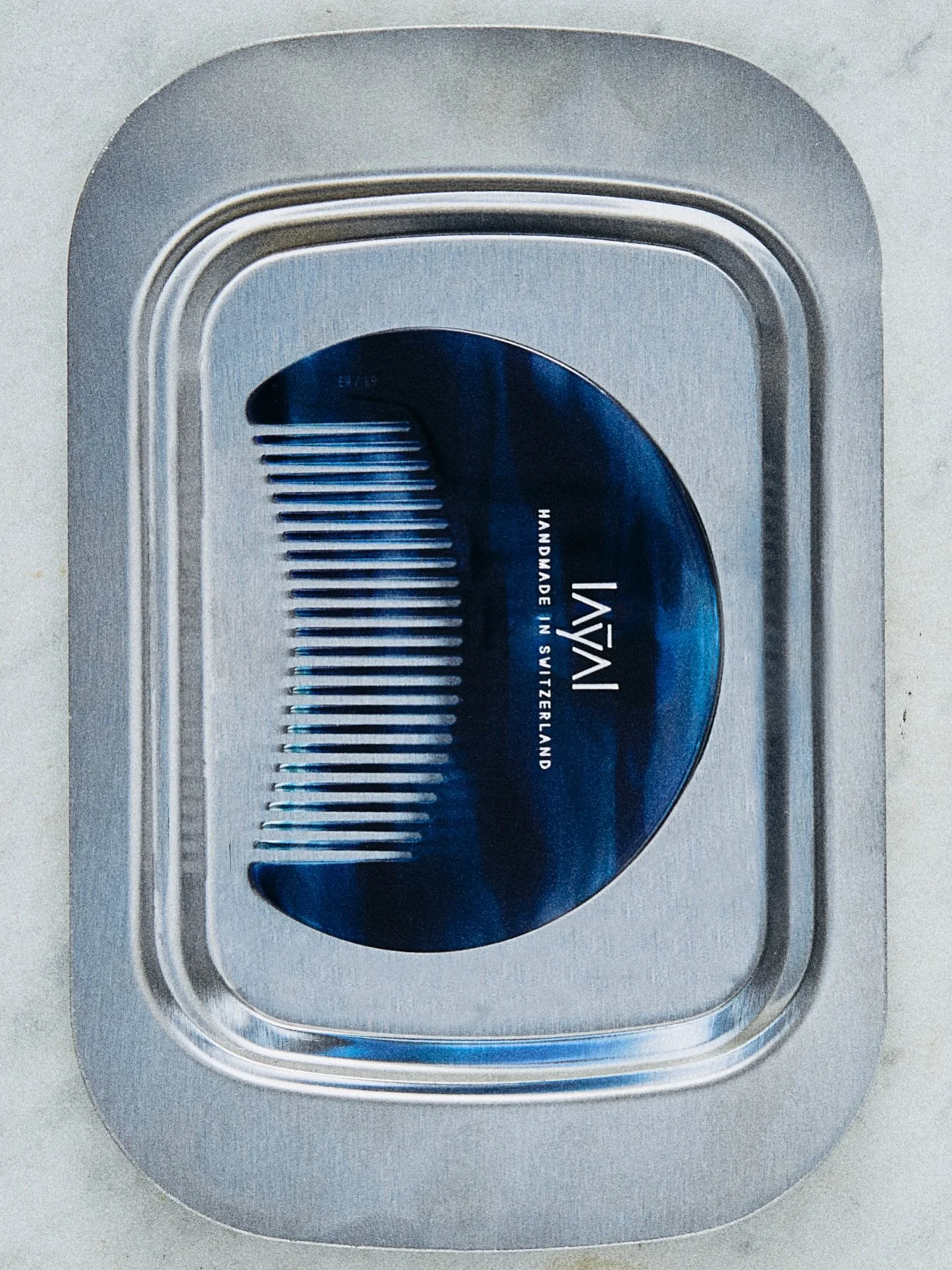 Each comb is handcrafted in Switzerland by artisans devoted to a single craft, valuing precision, depth, and care over speed.

Photographer @estherbellepoque