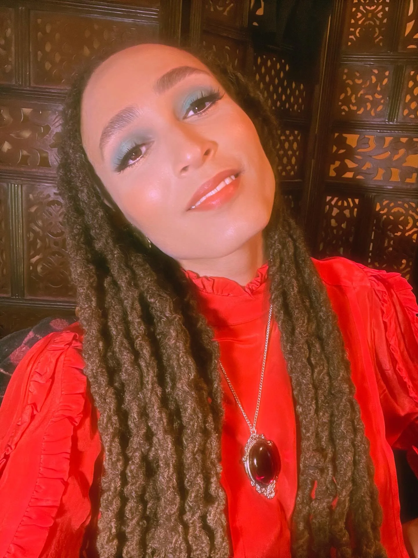 Love Witch makeup look. 🔮🥀💗🦇Make sure you take some time to daydream this week. #lovewitch #annabillerfilm #glamourmagic #60seyemakeup