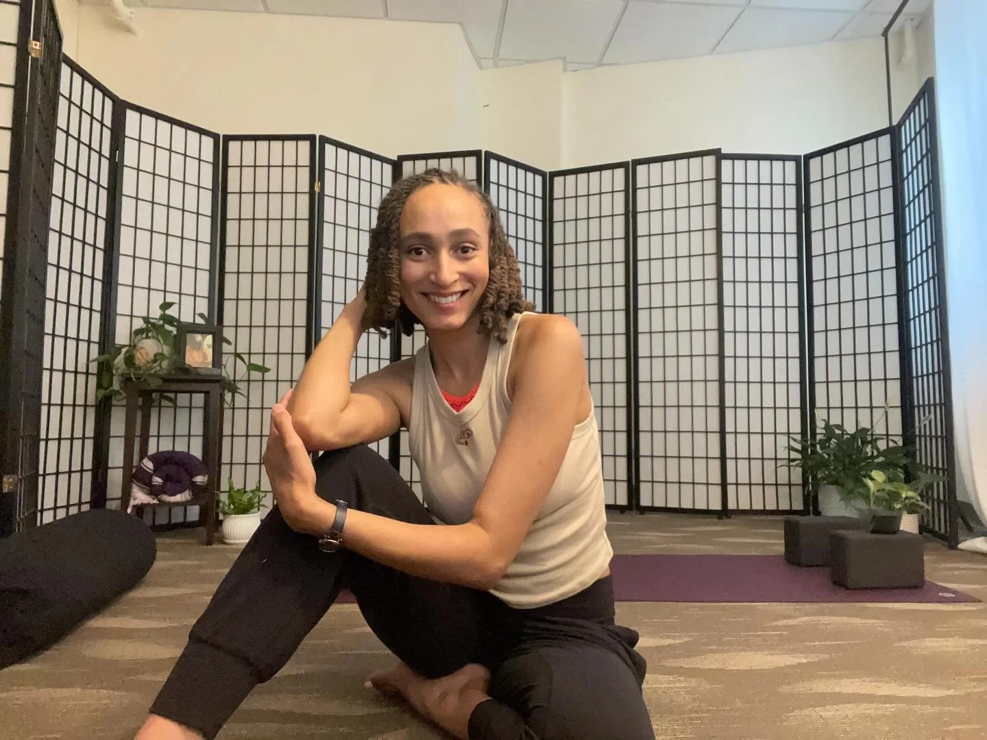 Oh hey! I taught my first live online yoga class this morning on the Kripalu Online Studio.

Maybe I&rsquo;m late to the online game, but in my defense I&rsquo;ve been busy poking people with needles at the local emergency room. 🤷🏽&zwj;♀️

Intermed