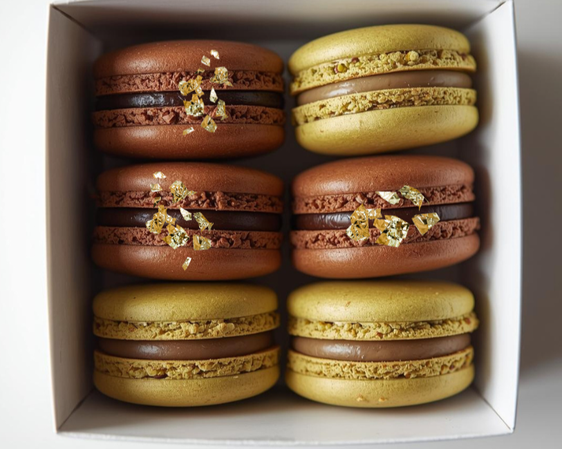chocolate+and+pistachio+macarons.png