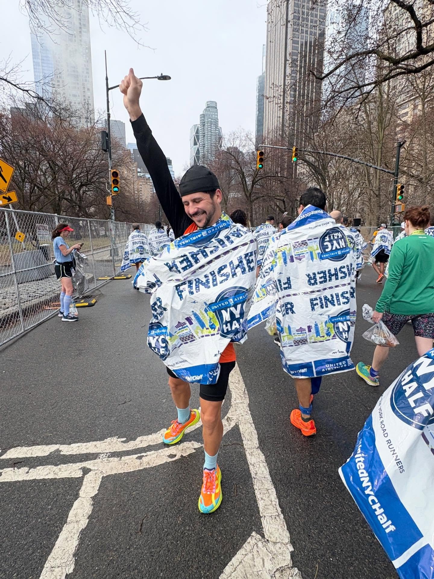 caio braz, brazilian influencer, wearing corre for running the NYC marathon