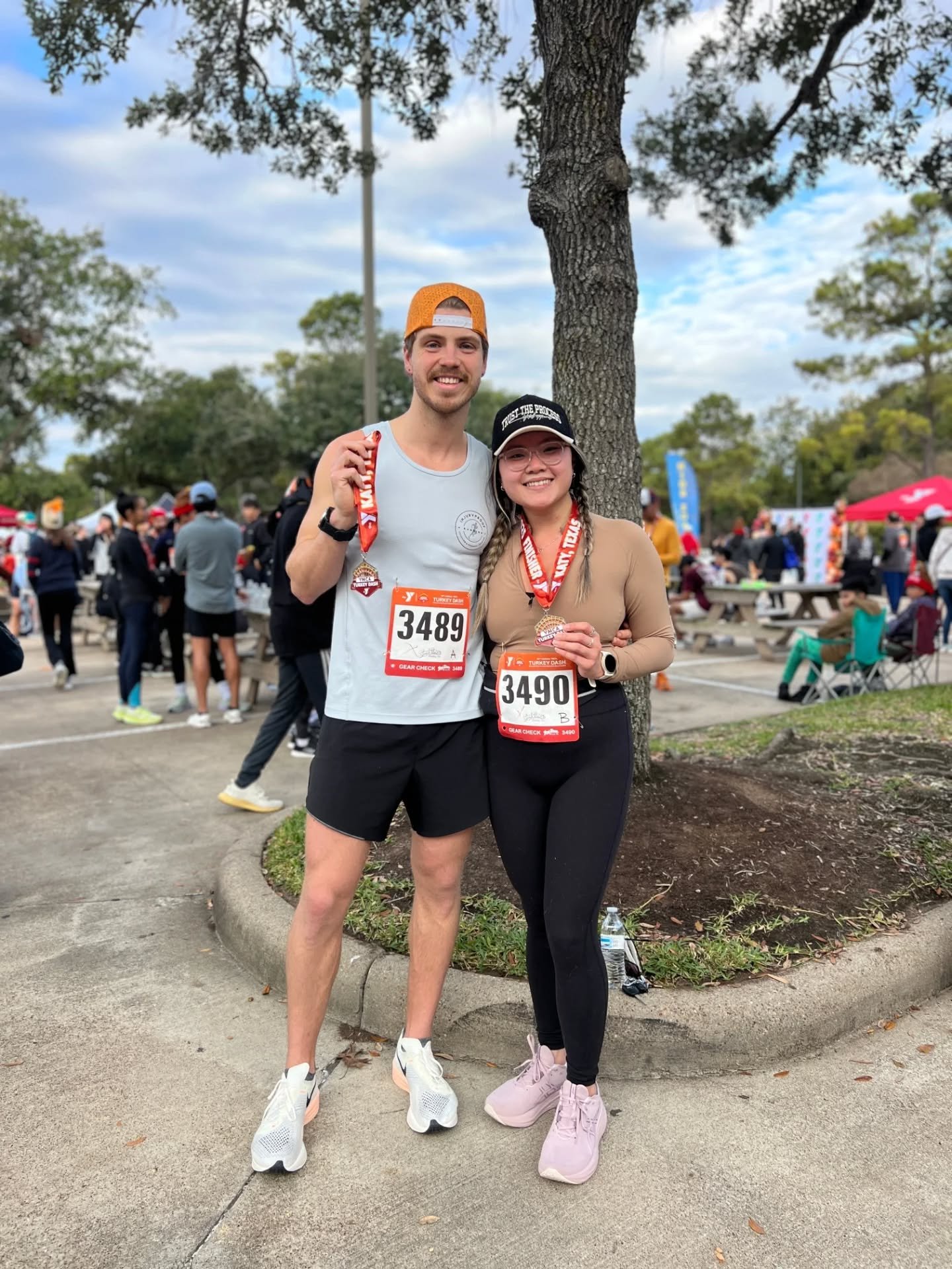 5k | 16:02 | 🥈Katy YMCA Turkey Dash

What a fun way to end the fall racing season!!🎉🪅

@melissaphan2 and I got to do our first turkey trot and I was able to hit a big ole PR🏃&zwj;♂️💨 I think it might become our new tradition❤️

Couldn't make it 