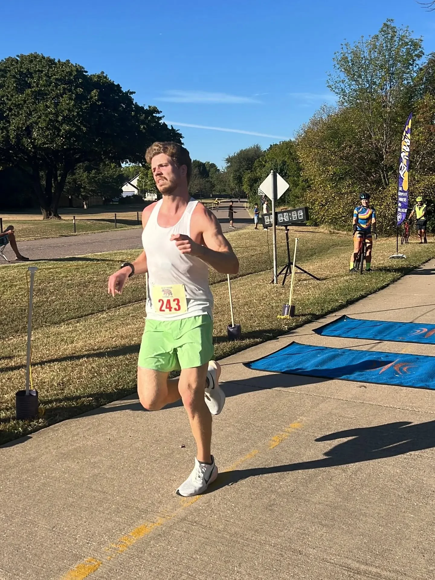 WHAT A YEAR FOR RUNNING🏃&zwj;♂️💨

Things started out rough. Skipping my spring race because of a knee injury definitely put a hard damper on things. But, I got back as quick as I could, put my head down, and grinded hard over the summer🥵

10k in O