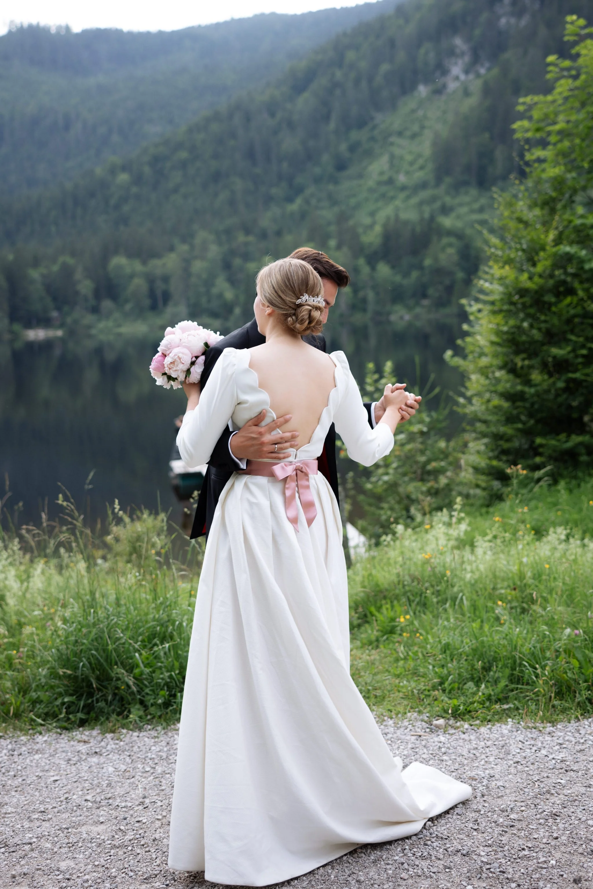 Brautpaar Shooting Österreich — Paarfotos in den Bergen
