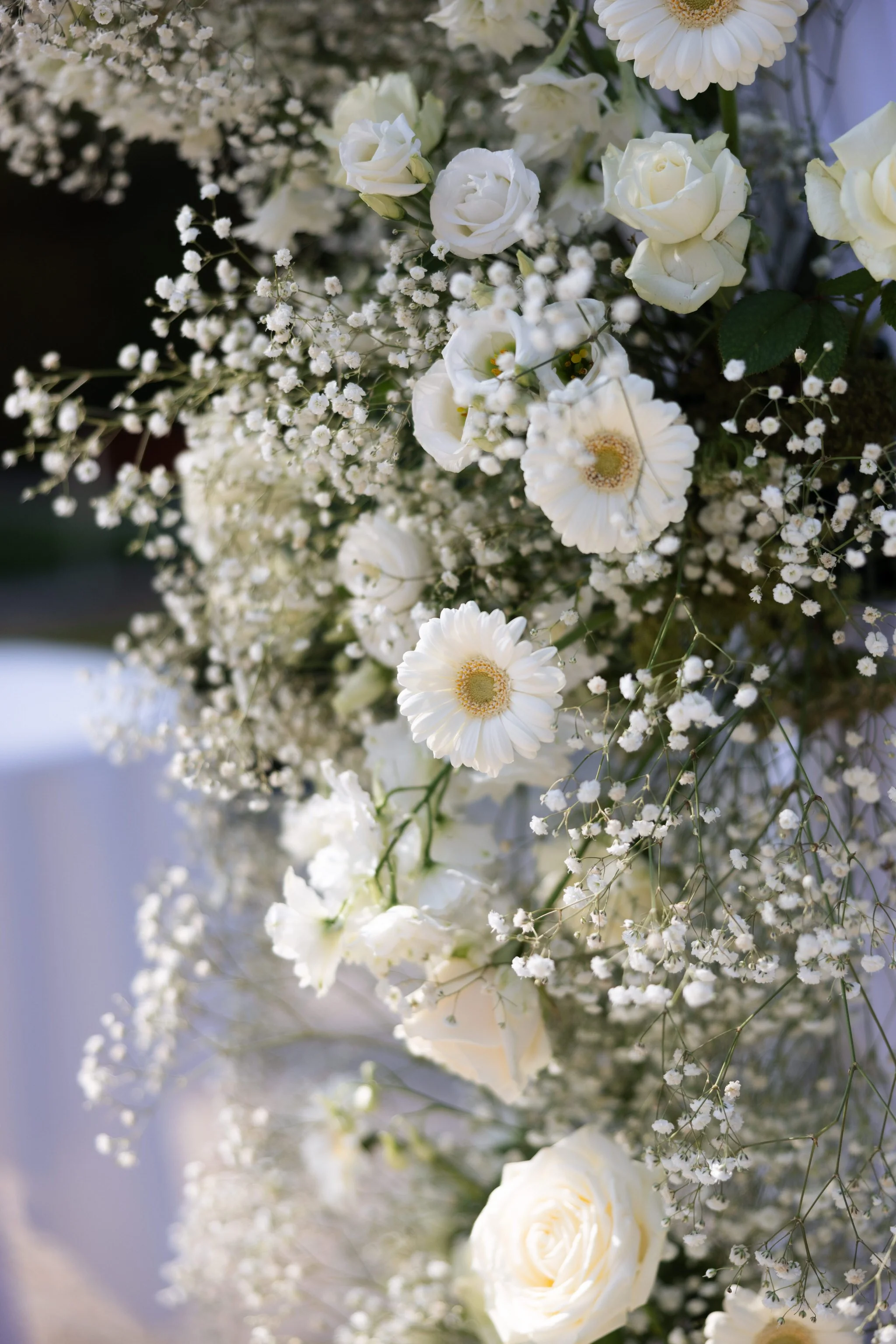 Hochzeitsfotos Wien — Brautstrauß aus weißen Rosen