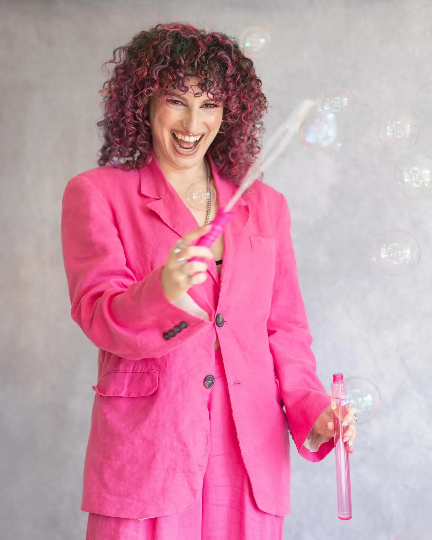 Who says a headshot has to be stiff and serious? Let yours show off your real personality&mdash;charm, quirks, and all 🫧🫧

#headshots #sanfranciscophotographer #bubbles #professional #letloosealittle