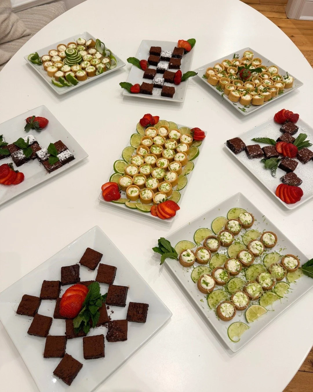 Sweet endings🍫🥧 From gluten-free Valrhona brownies to mini key lime pies, every bite-sized treat was crafted to delight. Dessert definitely deserves its' own spotlight! 

✨ Let us design a menu as sweet as your celebration.
#greenwichct #westportct